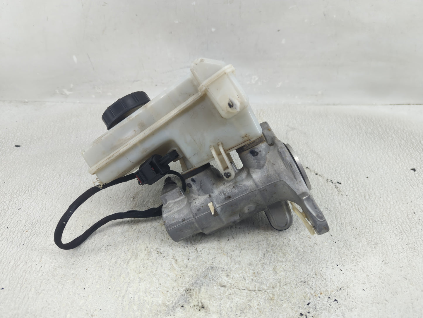 2020-2022 Volkswagen Atlas Cross Sport Brake Master Cylinder 1290497 - Oemusedautoparts1.com
