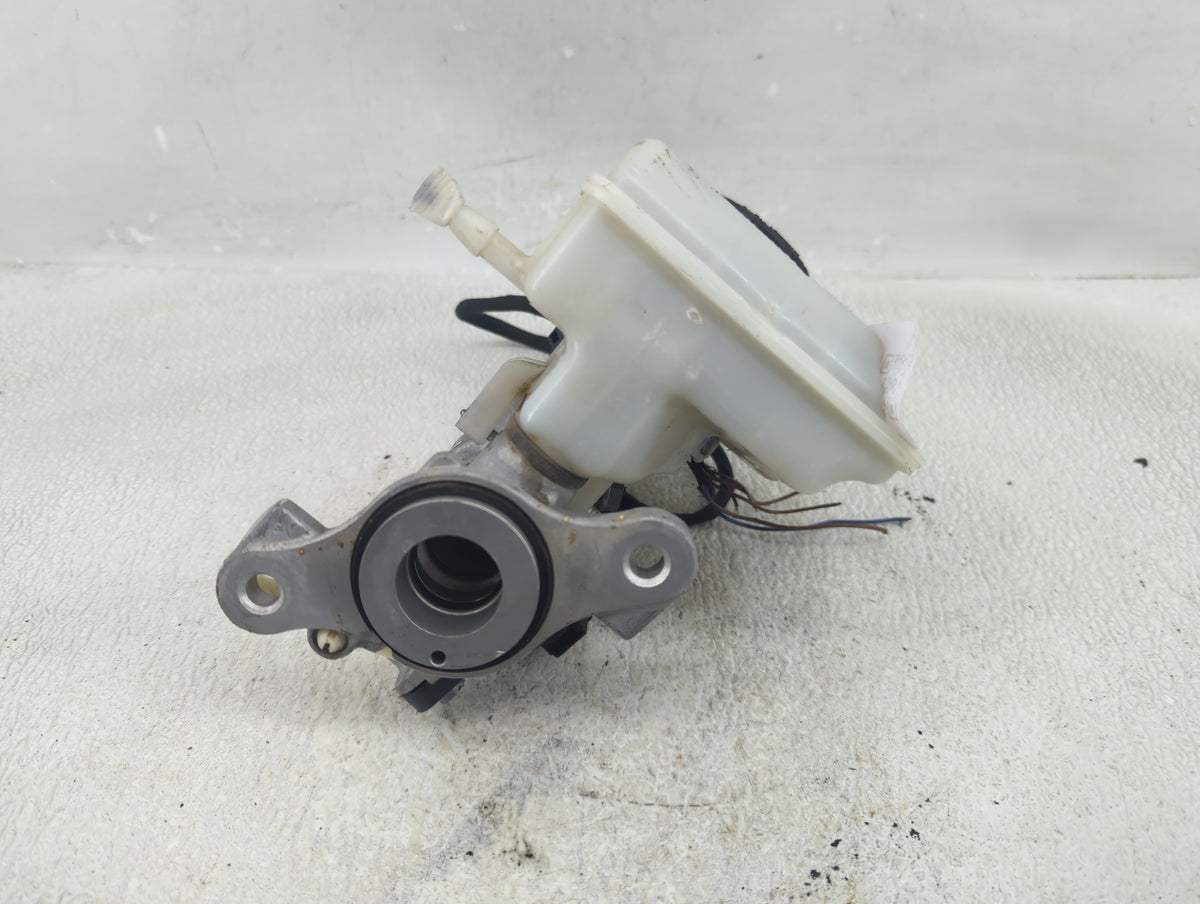 2020-2022 Volkswagen Atlas Cross Sport Brake Master Cylinder 1290497 - Oemusedautoparts1.com