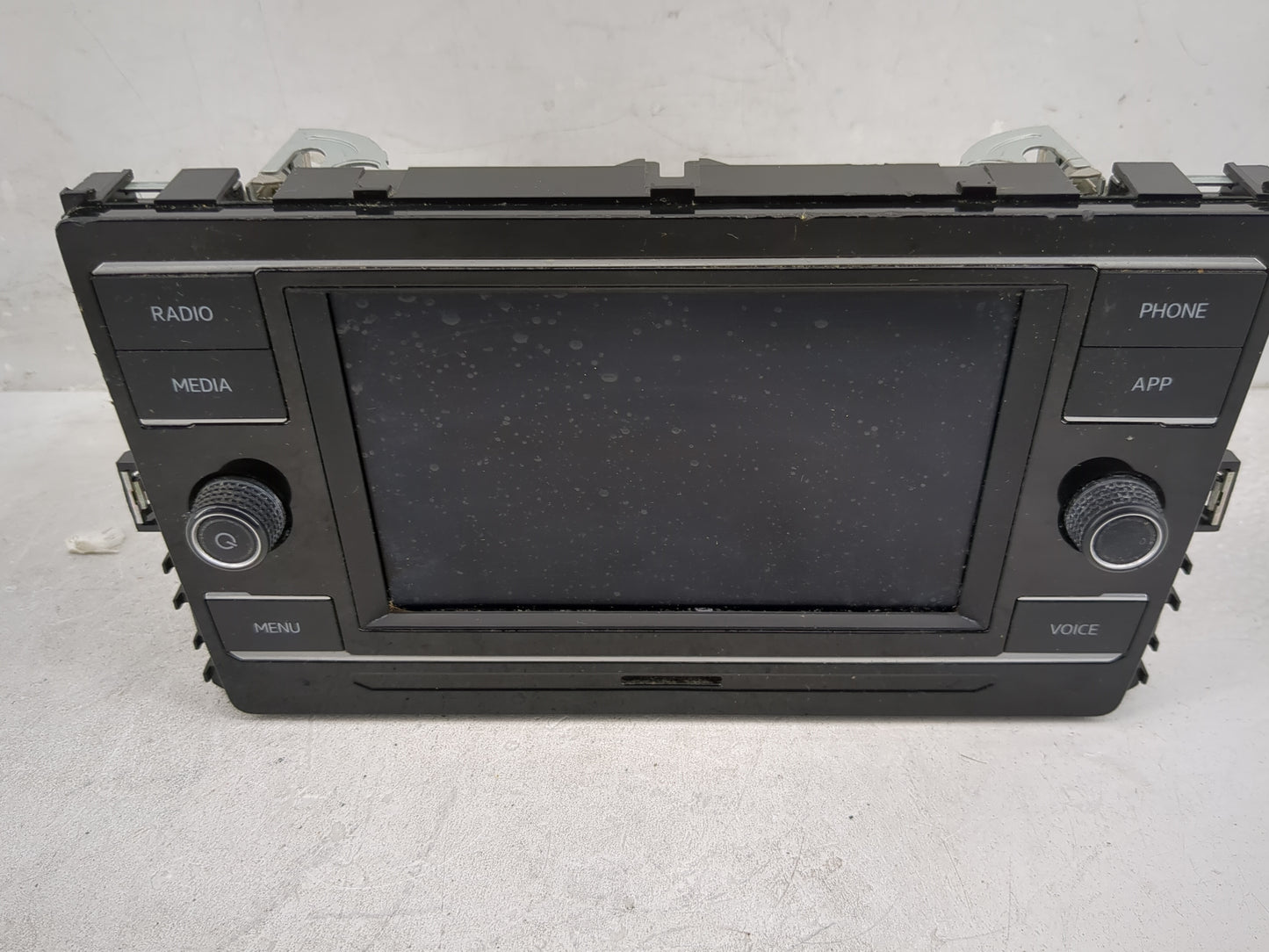 2020 Volkswagen Atlas Cross Sport Radio AM FM Cd Player Receiver Replacement P/N:3CN 035 869 Fits OEM Used Auto Parts - Oemu