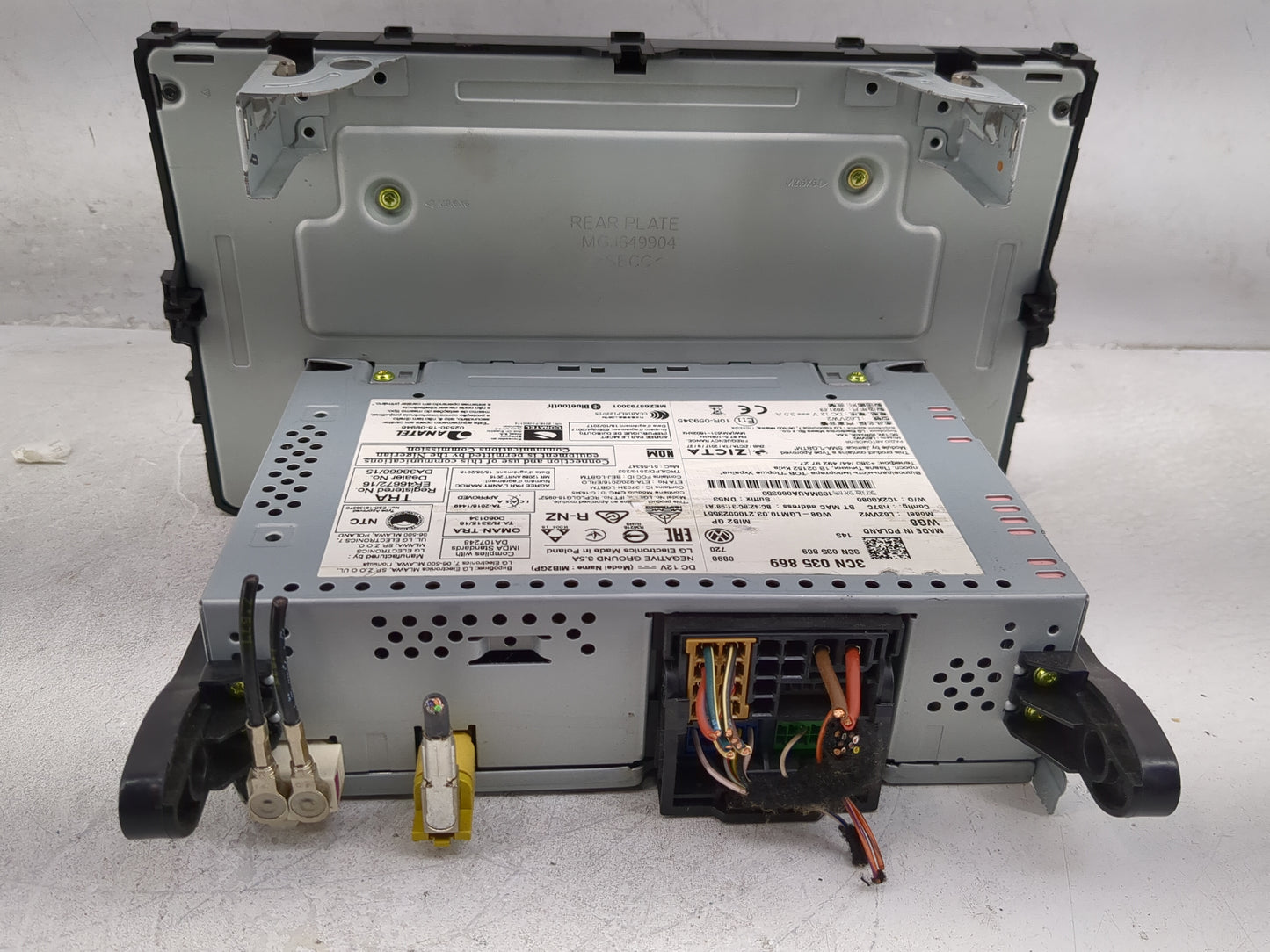 2020 Volkswagen Atlas Cross Sport Radio AM FM Cd Player Receiver Replacement P/N:3CN 035 869 Fits OEM Used Auto Parts - Oemu