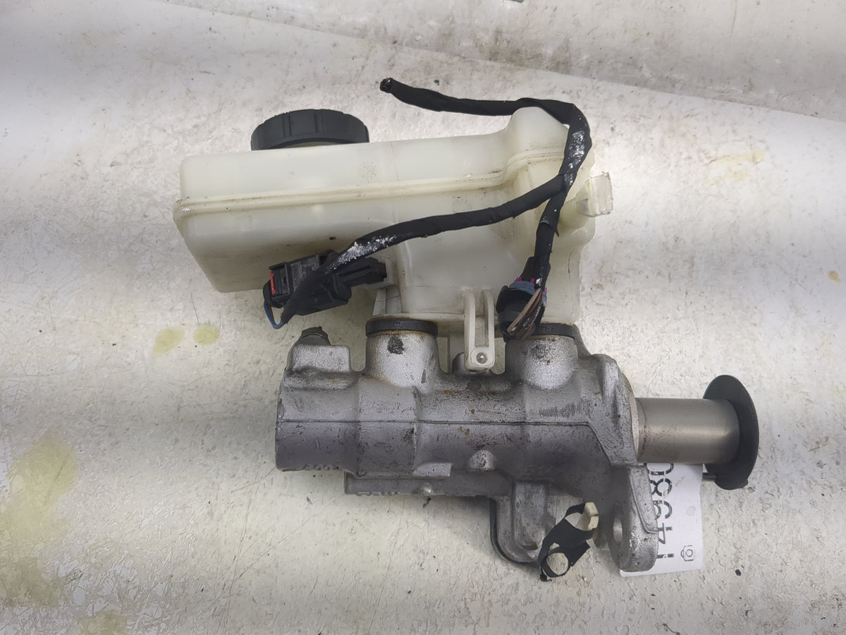 2020-2022 Volkswagen Atlas Cross Sport Brake Master Cylinder 1498088 - Oemusedautoparts1.com