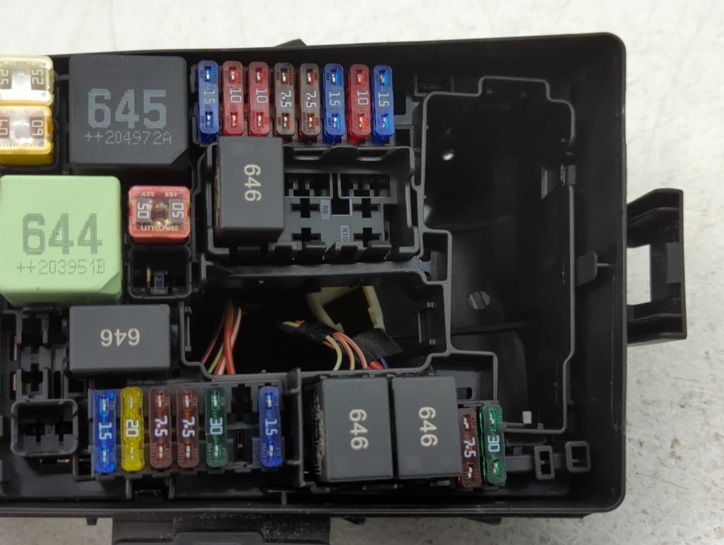 2015-2019 Volkswagen Golf Fusebox Fuse Box Panel Relay Module P/N:052654 X423D05 Fits Fits 2015 2016 2017 2018 2019 2020 202