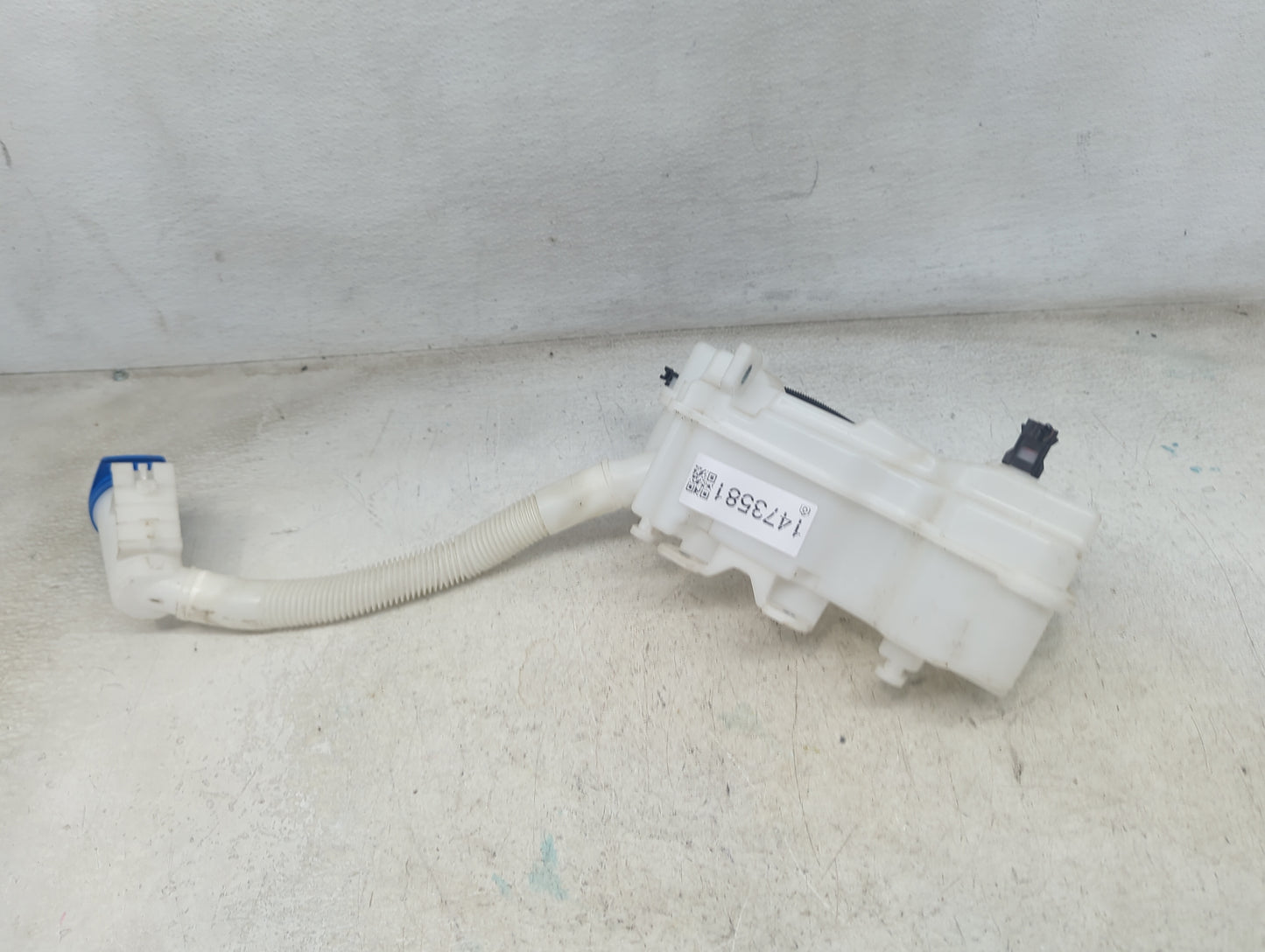 2021 Volkswagen Id4 Windshield Washer Fluid Reservoir Bottle Oem - Oemusedautoparts1.com