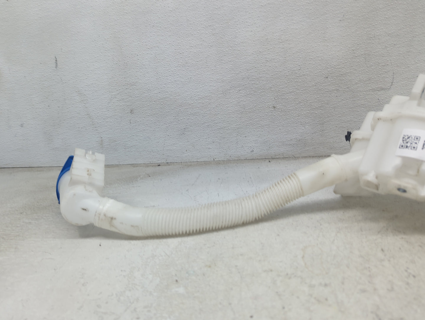 2021 Volkswagen Id4 Windshield Washer Fluid Reservoir Bottle Oem - Oemusedautoparts1.com