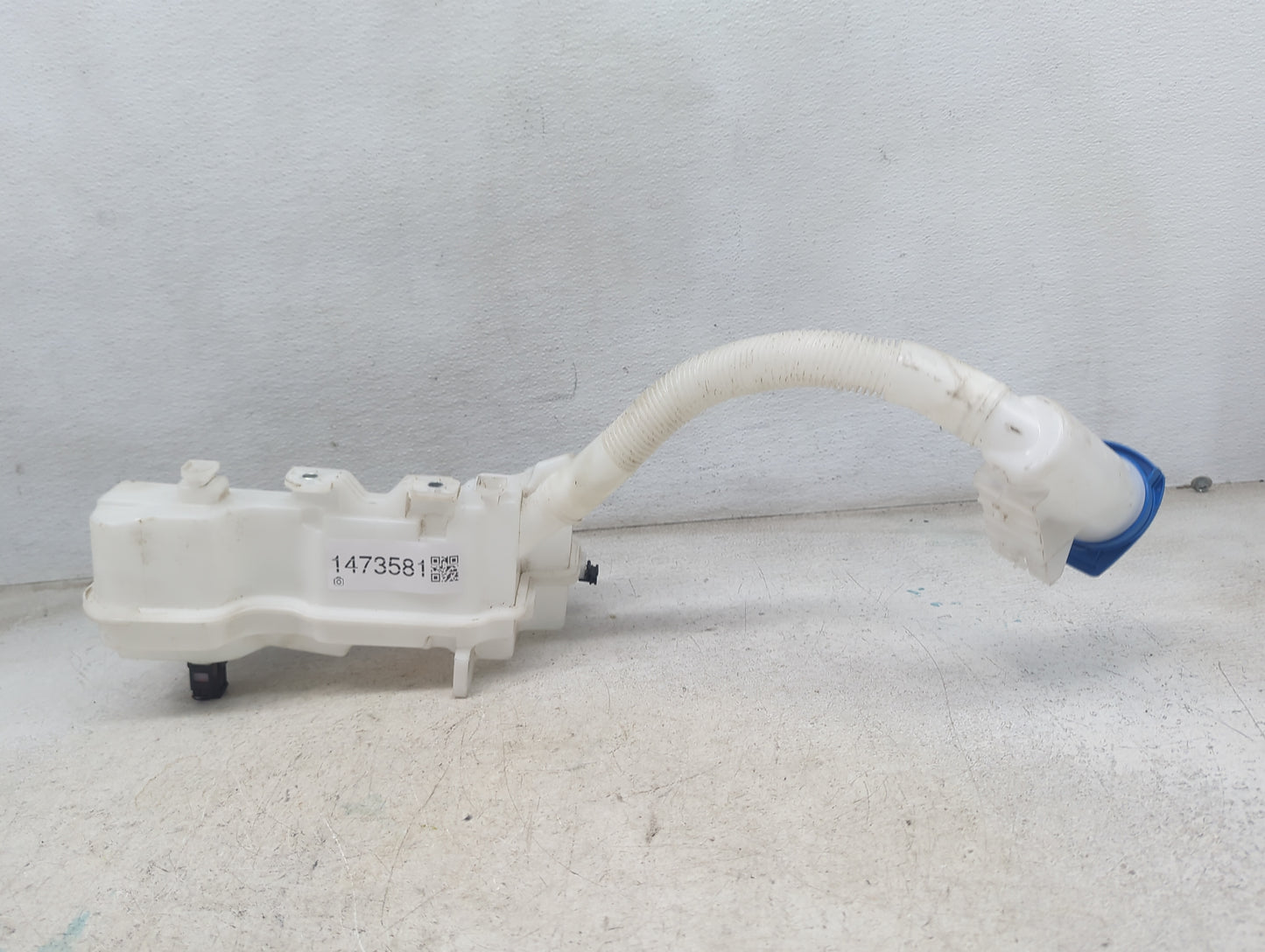2021 Volkswagen Id4 Windshield Washer Fluid Reservoir Bottle Oem - Oemusedautoparts1.com