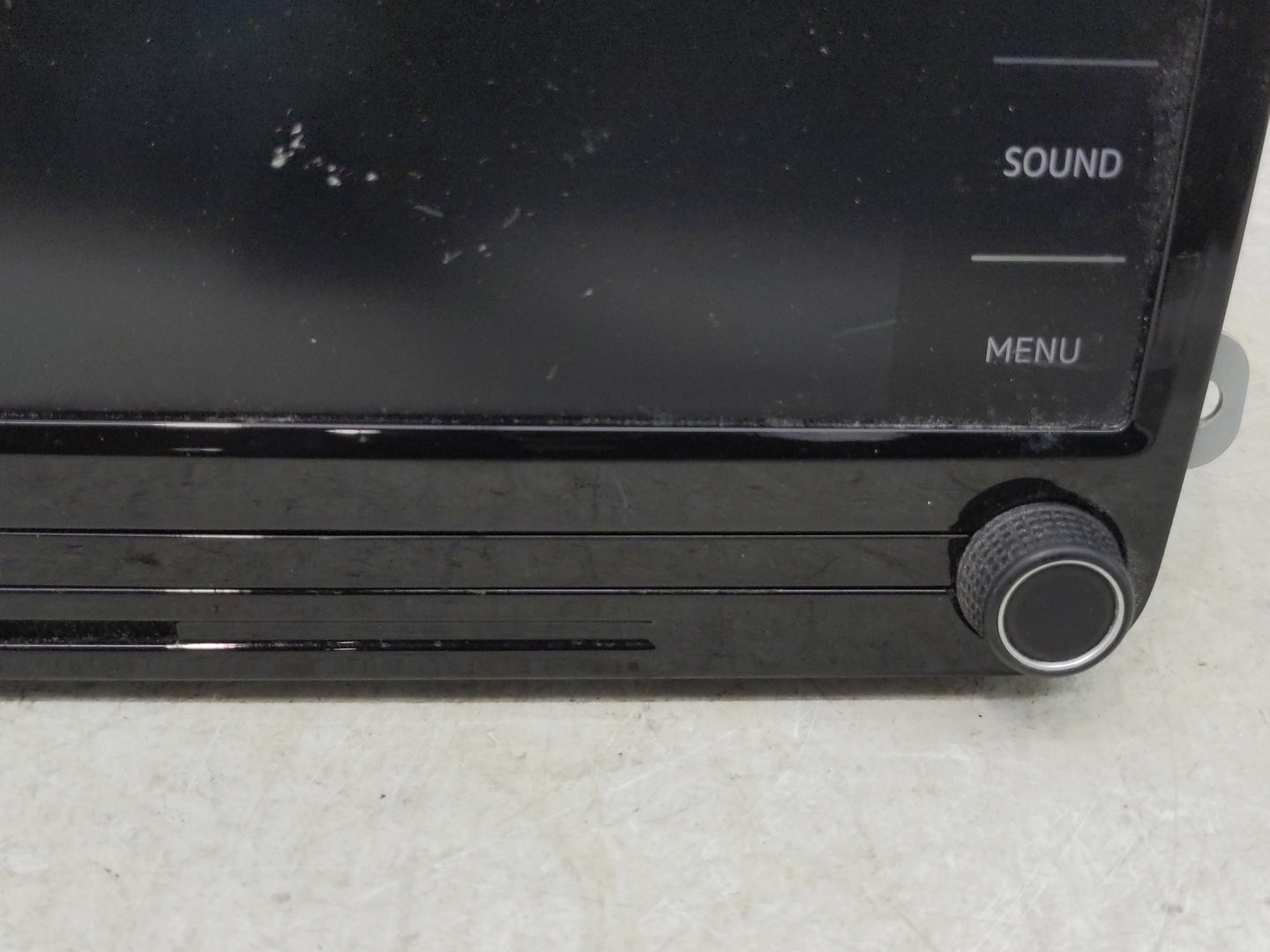 2020 Volkswagen Passat Radio AM FM Cd Player Receiver Replacement P/N:5C0 035 200 F Fits OEM Used Auto Parts - Oemusedautopa