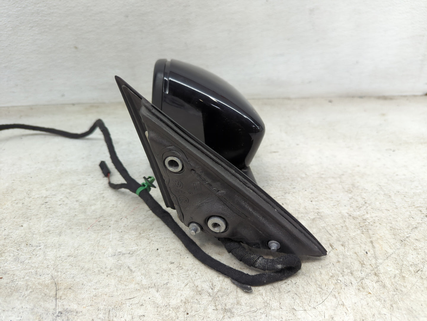 2016-2020 Volkswagen Passat Driver Side View Mirror - Left Door Mirror OEM Used - Oemusedautoparts1.com