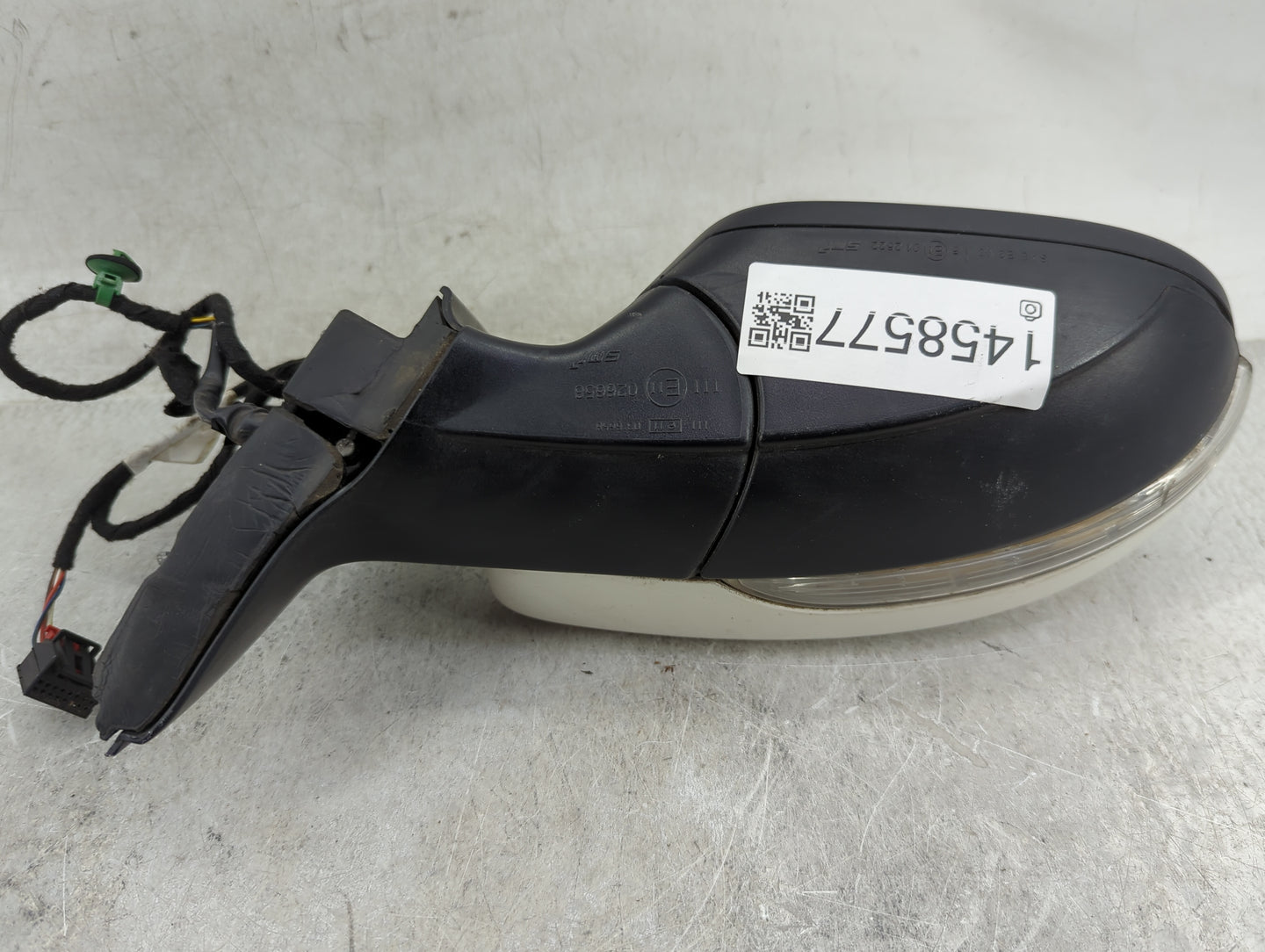 2016-2020 Volkswagen Passat Passenger Side View Mirror - Right Door Mirror OEM Used - Oemusedautoparts1.com