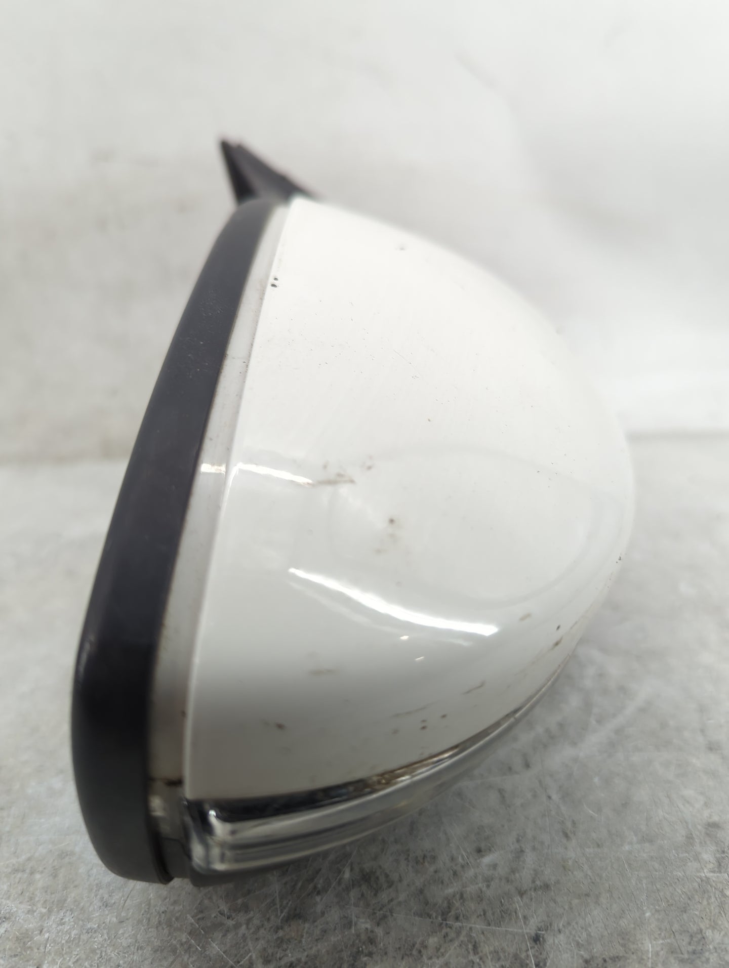 2016-2020 Volkswagen Passat Passenger Side View Mirror - Right Door Mirror OEM Used - Oemusedautoparts1.com