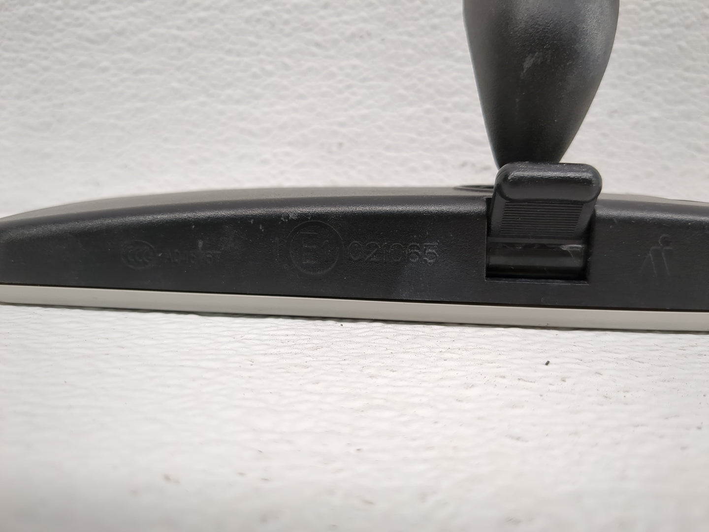 2018-2022 Volkswagen Tiguan Interior Rear View Mirror Replacement OEM Fits Fits 2018 2019 2020 2021 2022 OEM Used Auto Parts