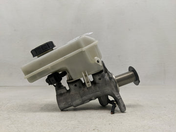 2018-2022 Volkswagen Tiguan Brake Master Cylinder - Oemusedautoparts1.com