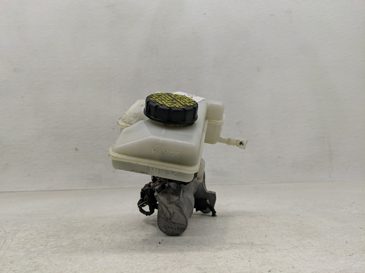 2018-2022 Volkswagen Tiguan Brake Master Cylinder - Oemusedautoparts1.com