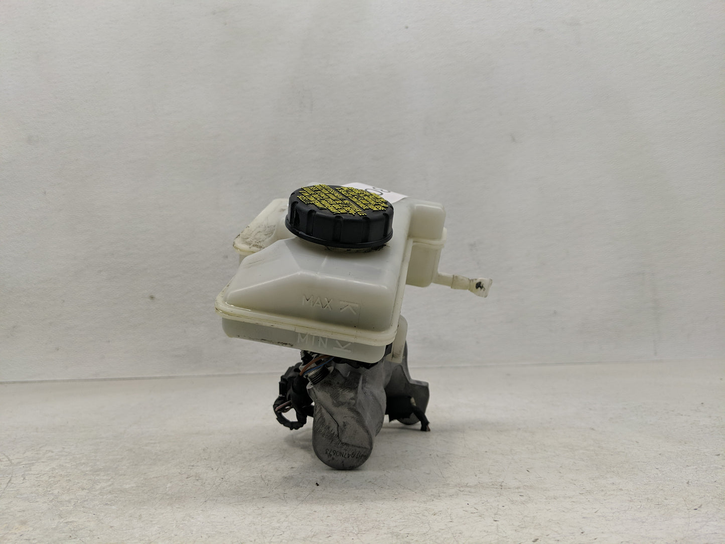 2018-2022 Volkswagen Tiguan Brake Master Cylinder - Oemusedautoparts1.com