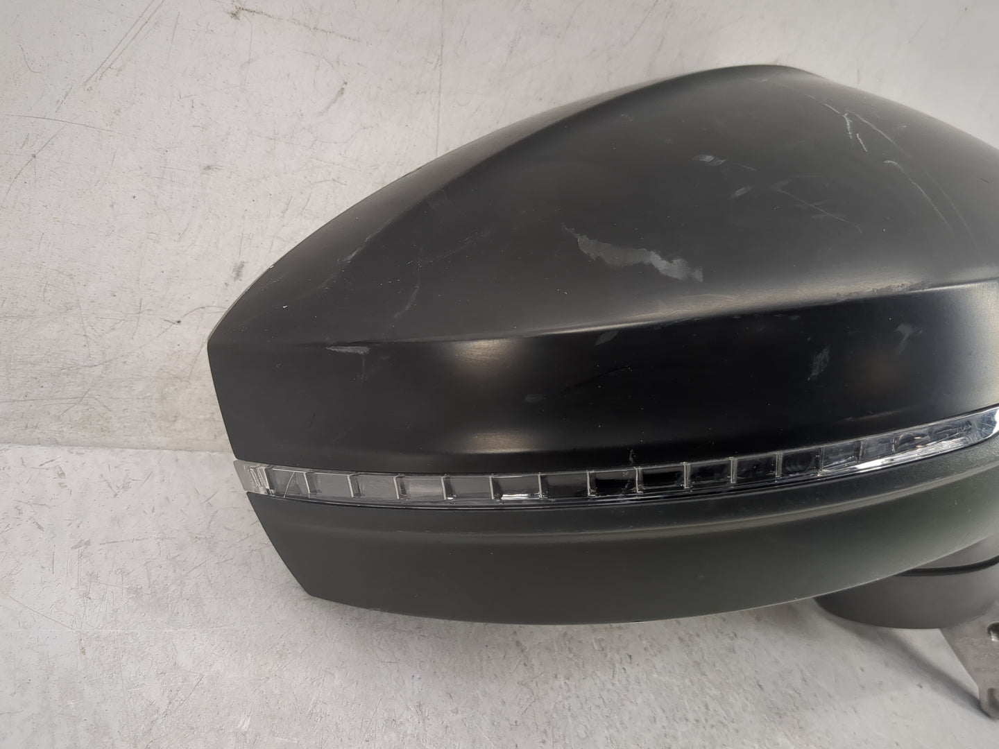 2020-2021 Volkswagen Tiguan Passenger Side View Mirror - Right Door Mirror OEM Used - Oemusedautoparts1.com
