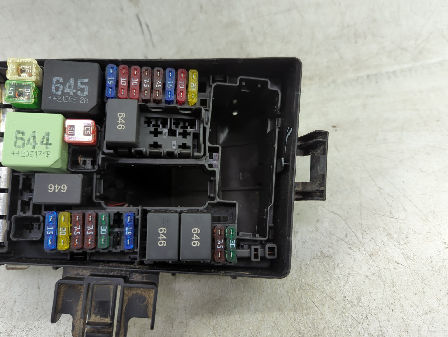 2018-2022 Volkswagen Tiguan Fusebox Fuse Box Panel Relay Module P/N:5Q0 907 361 D Fits OEM Used Auto Parts - Oemusedautopart