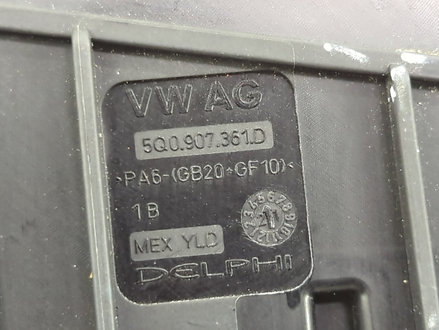 2018-2022 Volkswagen Tiguan Fusebox Fuse Box Panel Relay Module P/N:5Q0 907 361 D Fits OEM Used Auto Parts - Oemusedautopart