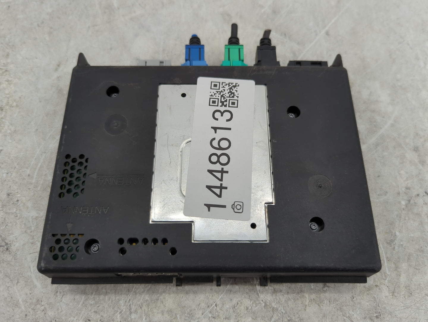 2021-2021 Volkswagen Tiguan Body Control Module Bcm Inner Cabin Fuse Box - Oemusedautoparts1.com