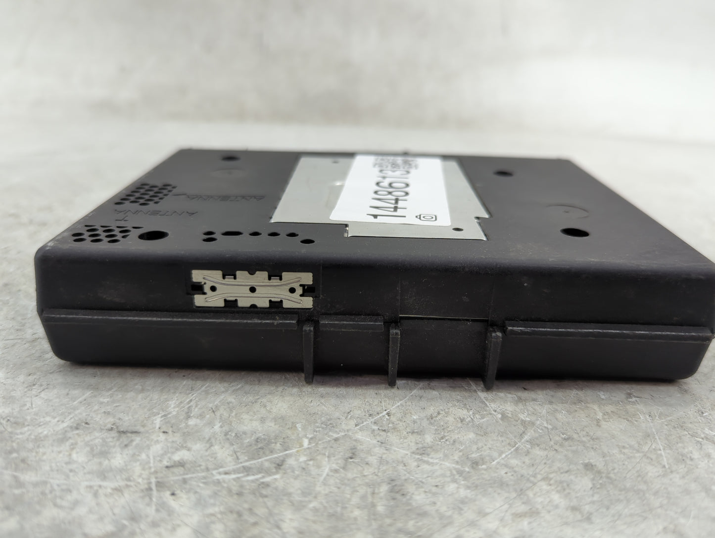 2021-2021 Volkswagen Tiguan Body Control Module Bcm Inner Cabin Fuse Box - Oemusedautoparts1.com