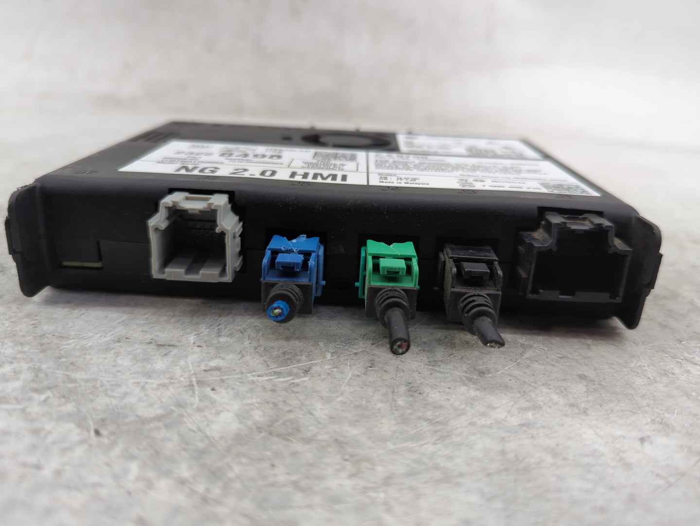 2021-2021 Volkswagen Tiguan Body Control Module Bcm Inner Cabin Fuse Box - Oemusedautoparts1.com