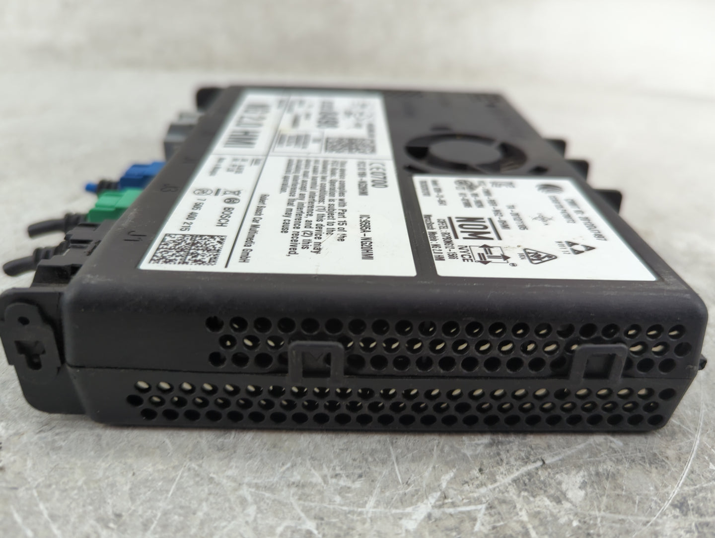 2021-2021 Volkswagen Tiguan Body Control Module Bcm Inner Cabin Fuse Box - Oemusedautoparts1.com