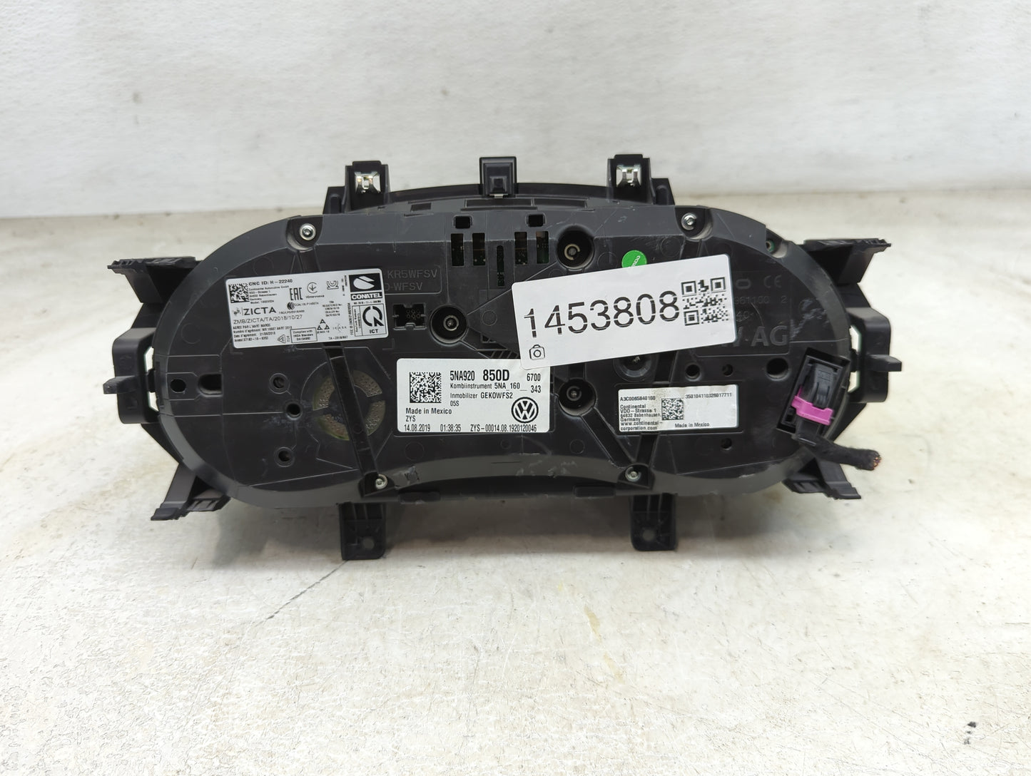 2020 Volkswagen Tiguan Instrument Cluster Speedometer Gauges P/N:5NA920850D 5NA_160_343 Miles: Fits OEM Used Auto Parts - Oe