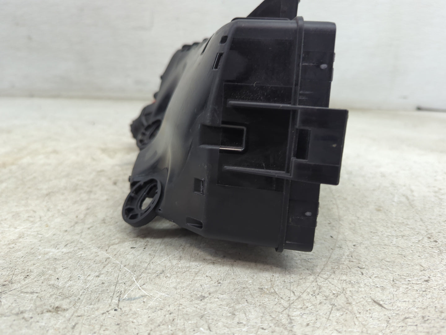 2018-2022 Volkswagen Tiguan Fusebox Fuse Box Panel Relay Module P/N:X41WH05 Fits Fits 2015 2016 2017 2018 2019 2020 2021 202