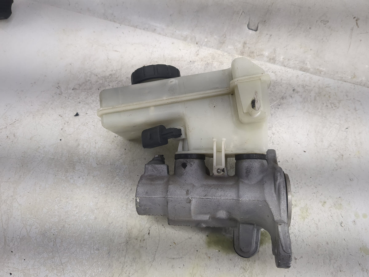 2018-2022 Volkswagen Tiguan Brake Master Cylinder 1498410 - Oemusedautoparts1.com