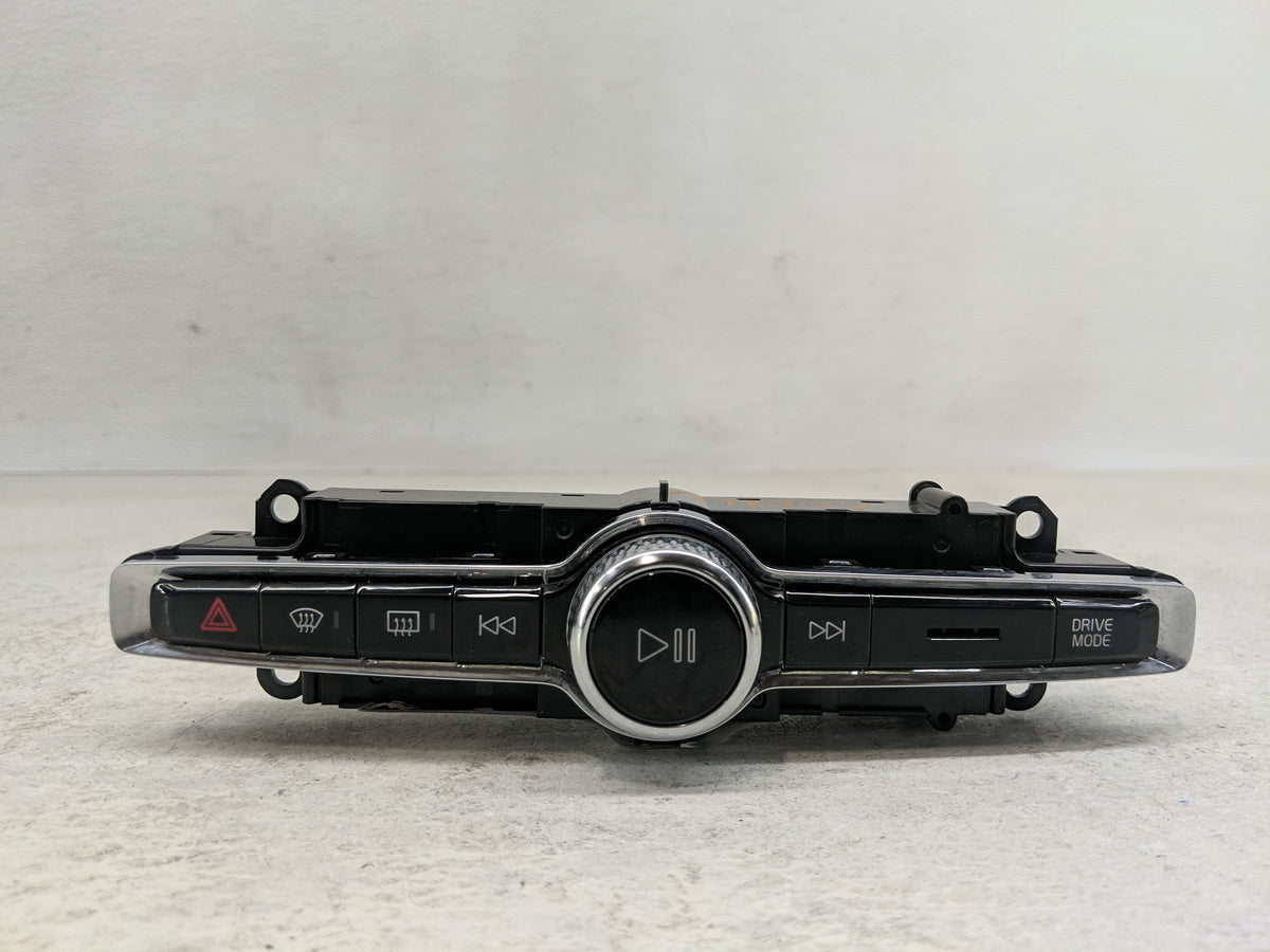 2021 Volvo Xc40 Radio AM FM Cd Player Receiver Replacement P/N:P31456672 Fits OEM Used Auto Parts - Oemusedautoparts1.com