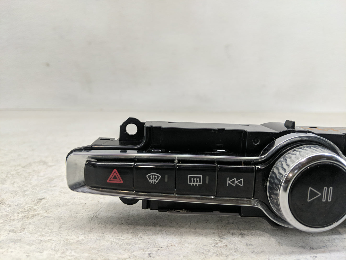 2021 Volvo Xc40 Radio AM FM Cd Player Receiver Replacement P/N:P31456672 Fits OEM Used Auto Parts - Oemusedautoparts1.com