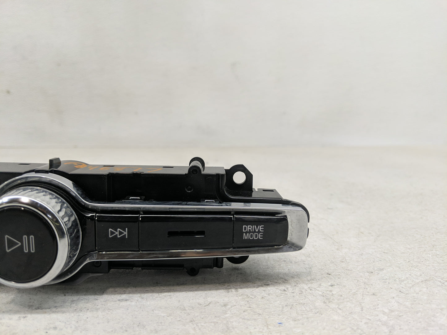 2021 Volvo Xc40 Radio AM FM Cd Player Receiver Replacement P/N:P31456672 Fits OEM Used Auto Parts - Oemusedautoparts1.com