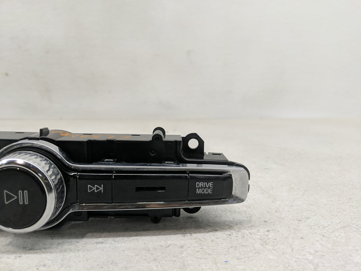 2021 Volvo Xc40 Radio AM FM Cd Player Receiver Replacement P/N:P31456672 Fits OEM Used Auto Parts - Oemusedautoparts1.com