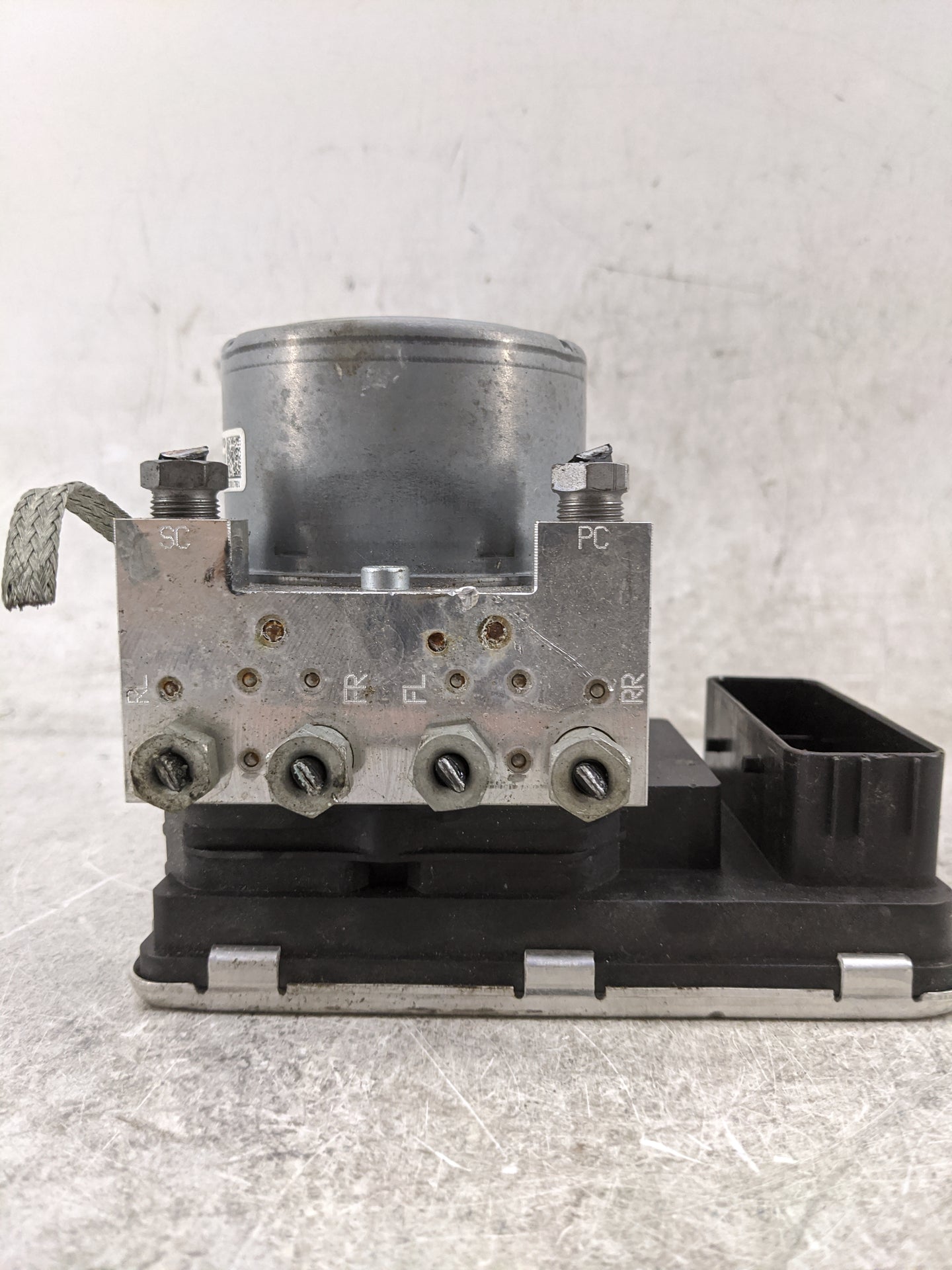 2016-2021 Volvo Xc90 ABS Pump Control Module Replacement P/N:P31680101 31680098 Fits Fits 2016 2017 2018 2019 2020 2021 OEM 