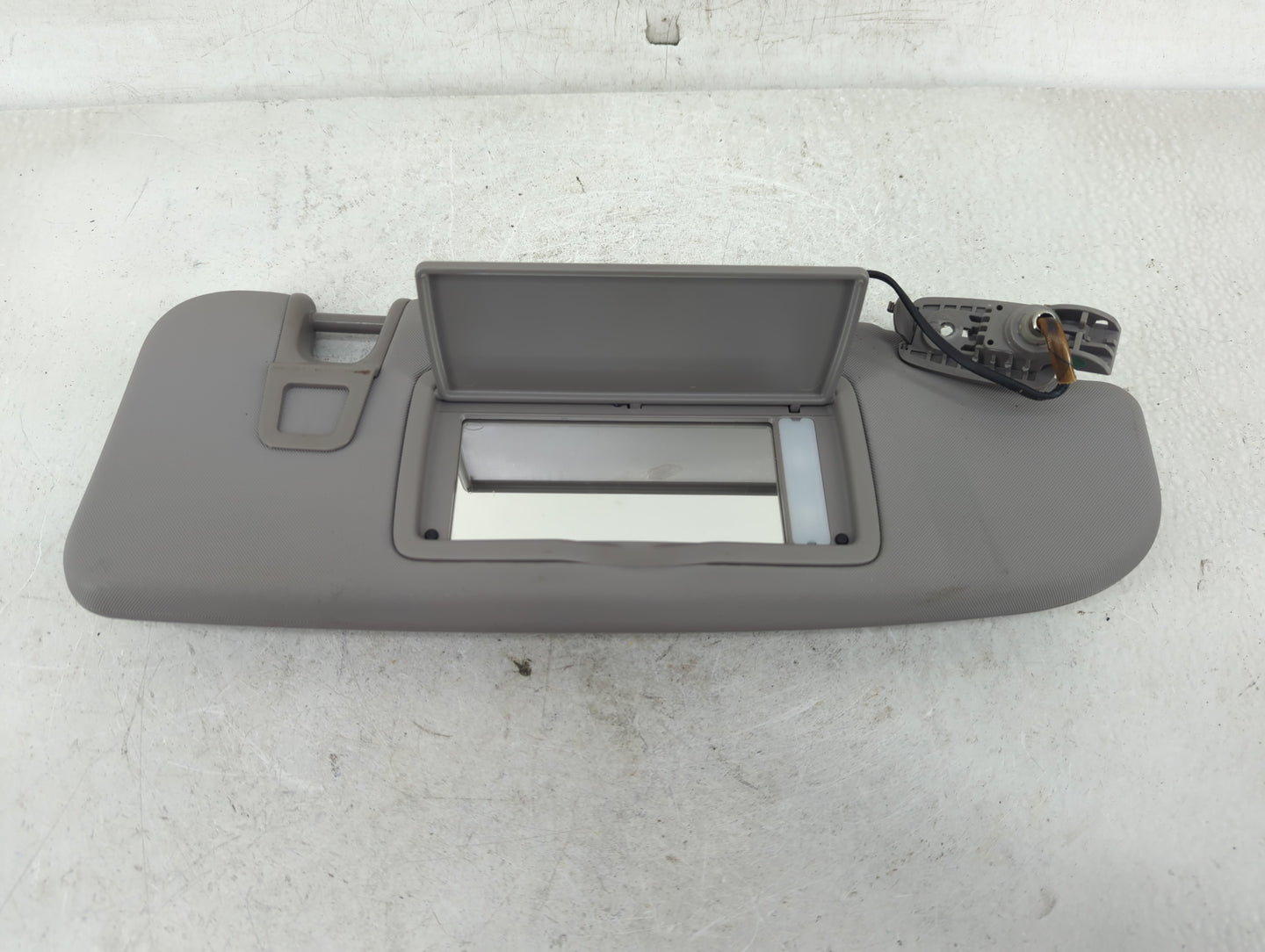 2022 Alfa Romeo Giulia Sun Visor Shade Replacement Passenger Right Mirror Fits OEM Used Auto Parts - Oemusedautoparts1.com