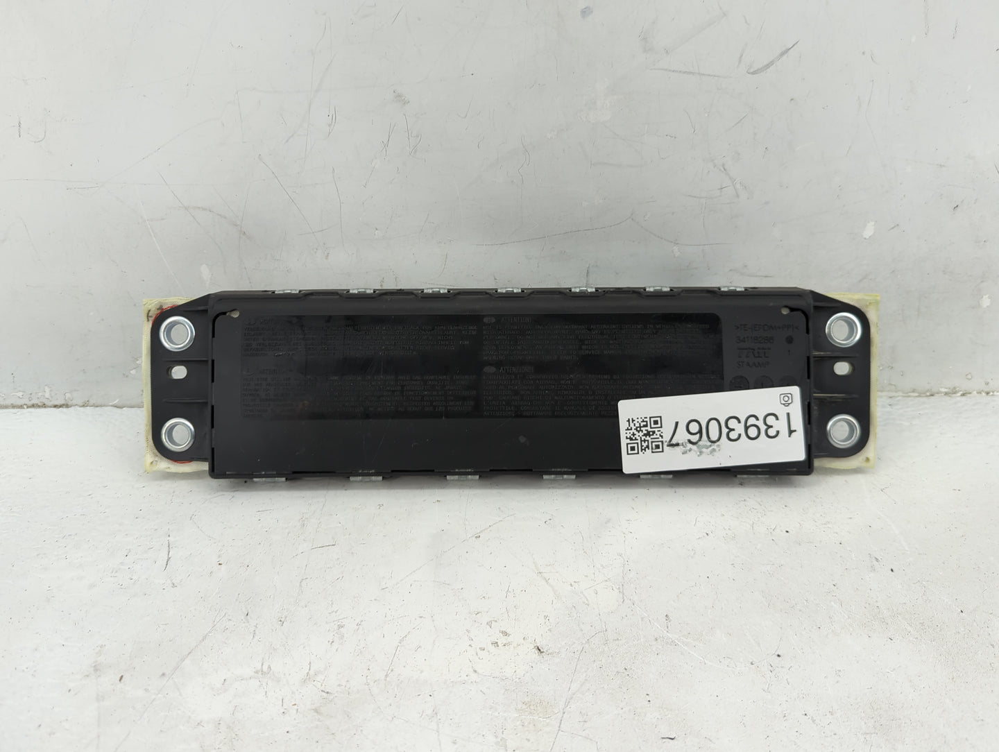 2022 Alfa Romeo Giulia Air Bag Passenger Right Knee OEM P/N:00505439950 Fits OEM Used Auto Parts - Oemusedautoparts1.com