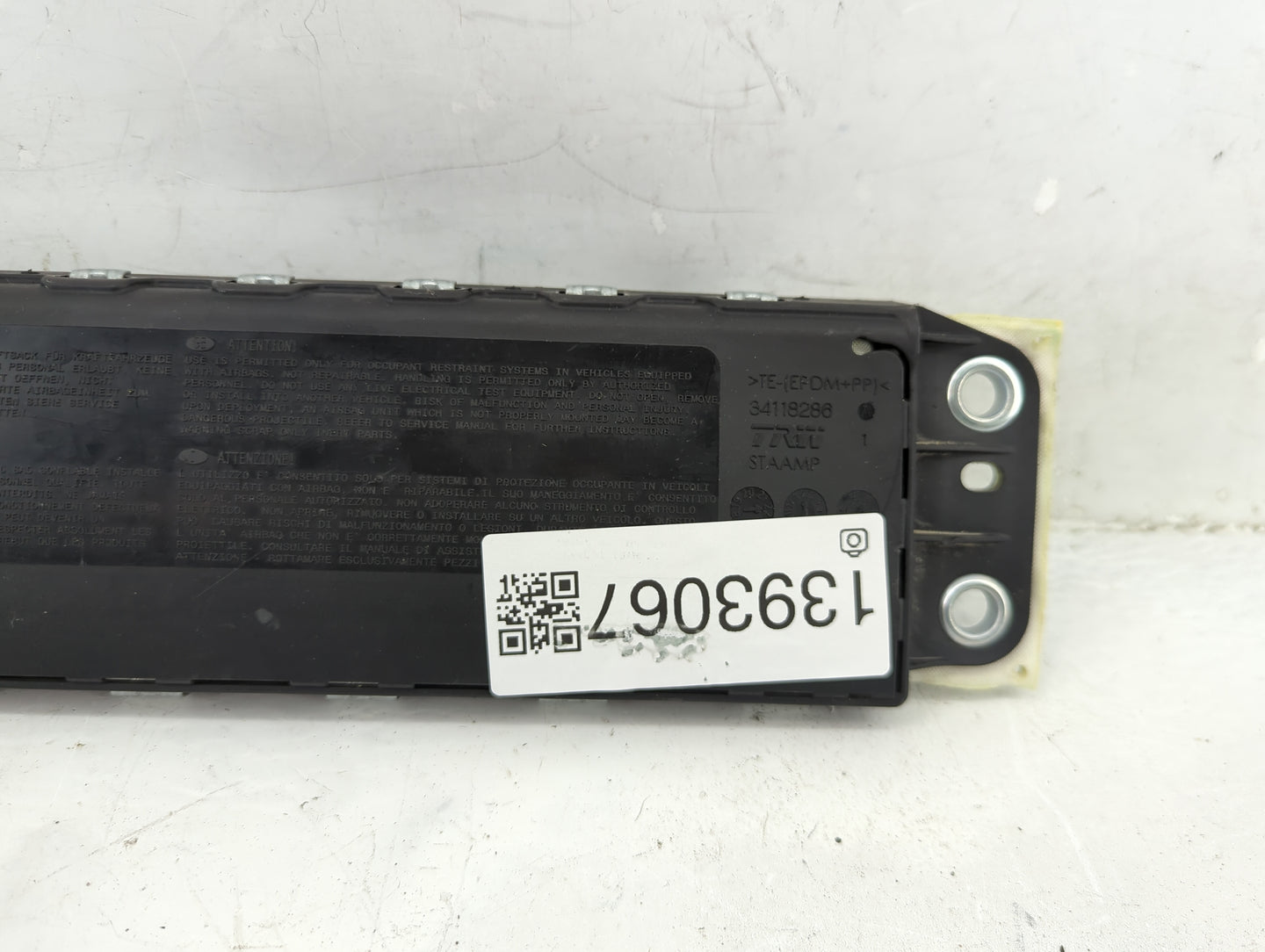 2022 Alfa Romeo Giulia Air Bag Passenger Right Knee OEM P/N:00505439950 Fits OEM Used Auto Parts - Oemusedautoparts1.com