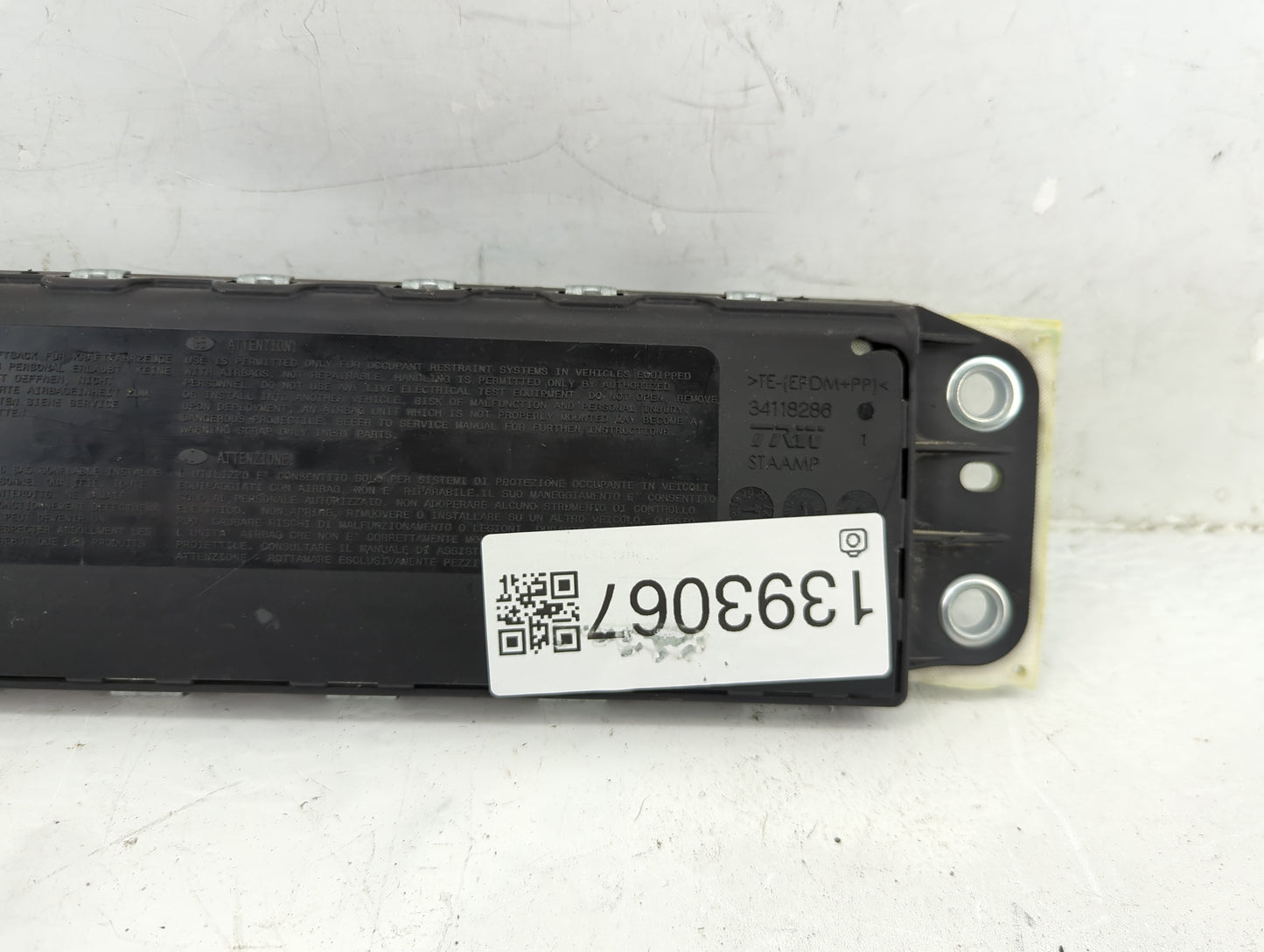 2022 Alfa Romeo Giulia Air Bag Passenger Right Knee OEM P/N:00505439950 Fits OEM Used Auto Parts - Oemusedautoparts1.com