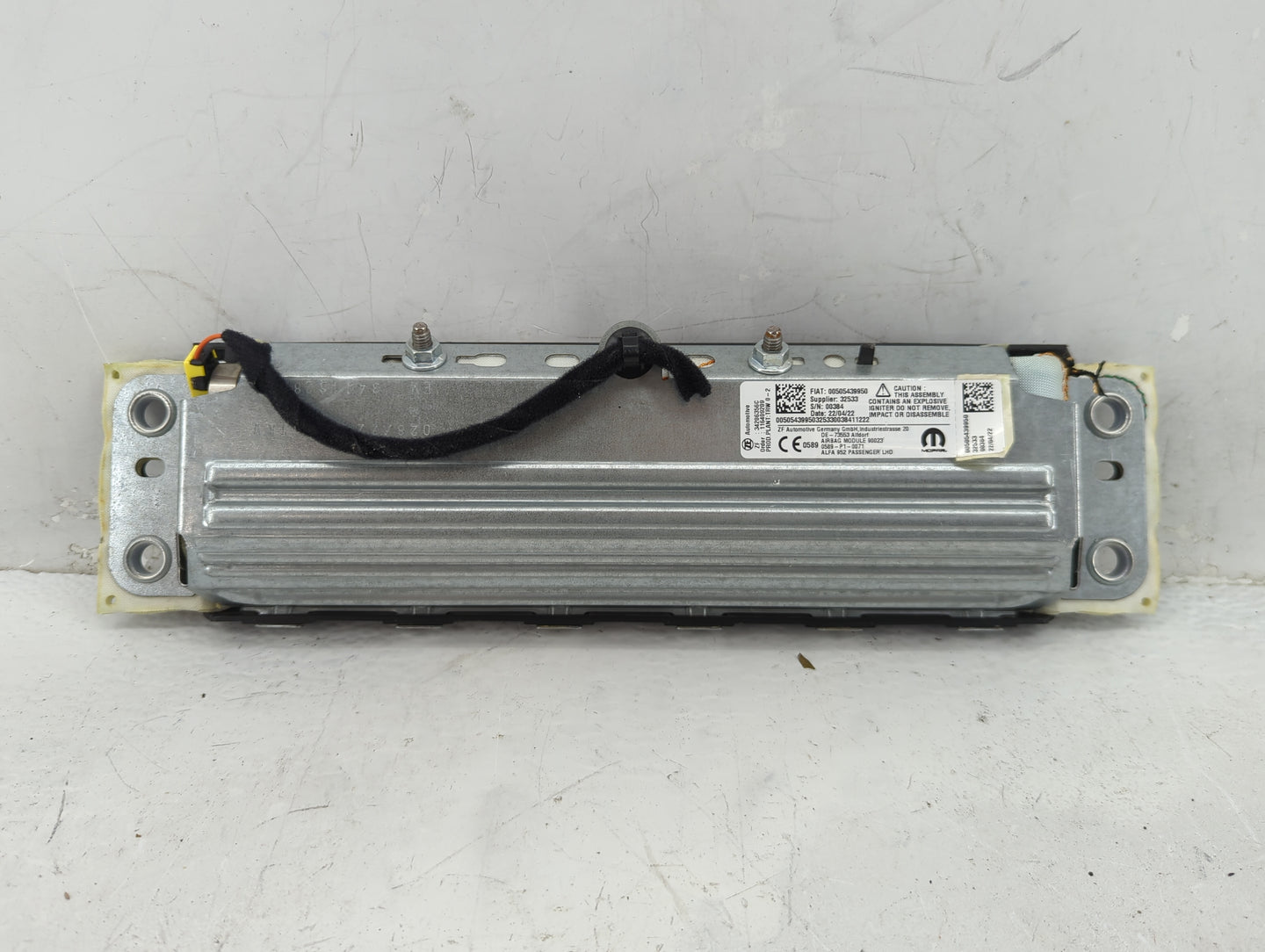 2022 Alfa Romeo Giulia Air Bag Passenger Right Knee OEM P/N:00505439950 Fits OEM Used Auto Parts - Oemusedautoparts1.com