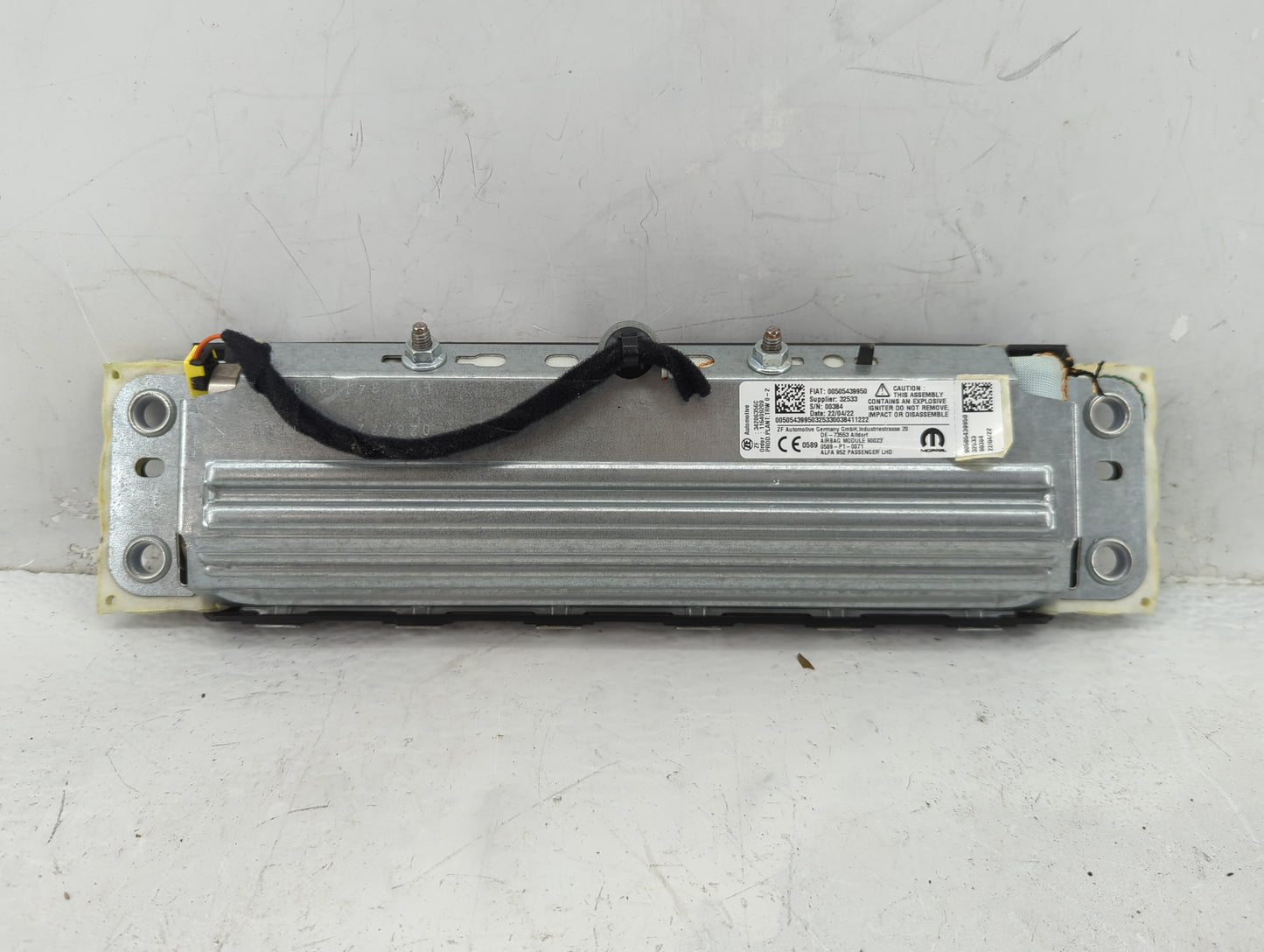 2022 Alfa Romeo Giulia Air Bag Passenger Right Knee OEM P/N:00505439950 Fits OEM Used Auto Parts - Oemusedautoparts1.com