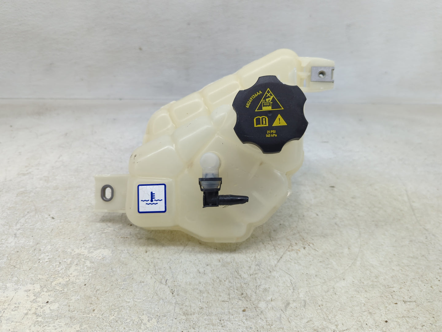 2022 Alfa Romeo Giulia Radiator Coolant Overflow Expansion Tank Bottle - Oemusedautoparts1.com