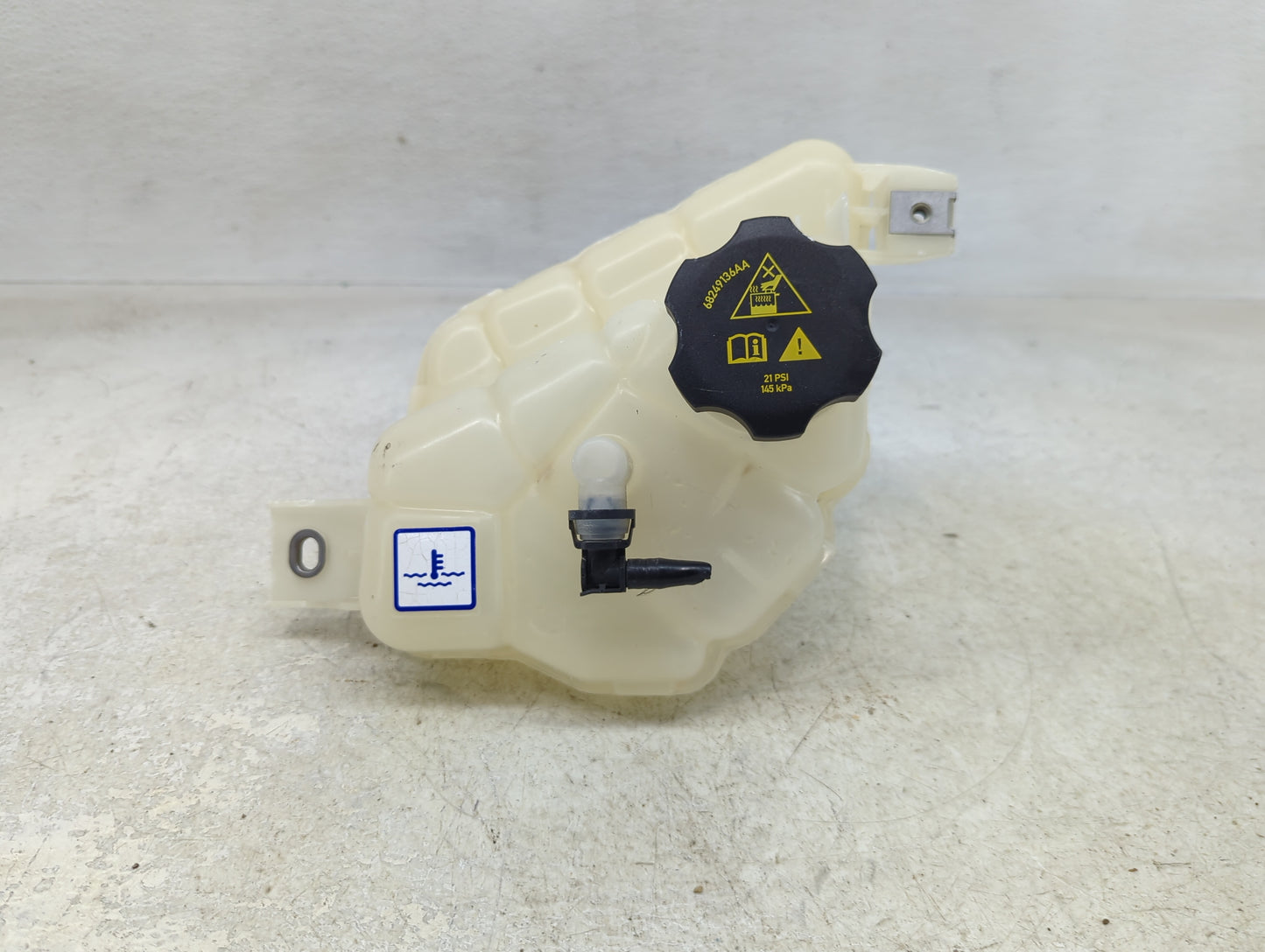 2022 Alfa Romeo Giulia Radiator Coolant Overflow Expansion Tank Bottle - Oemusedautoparts1.com