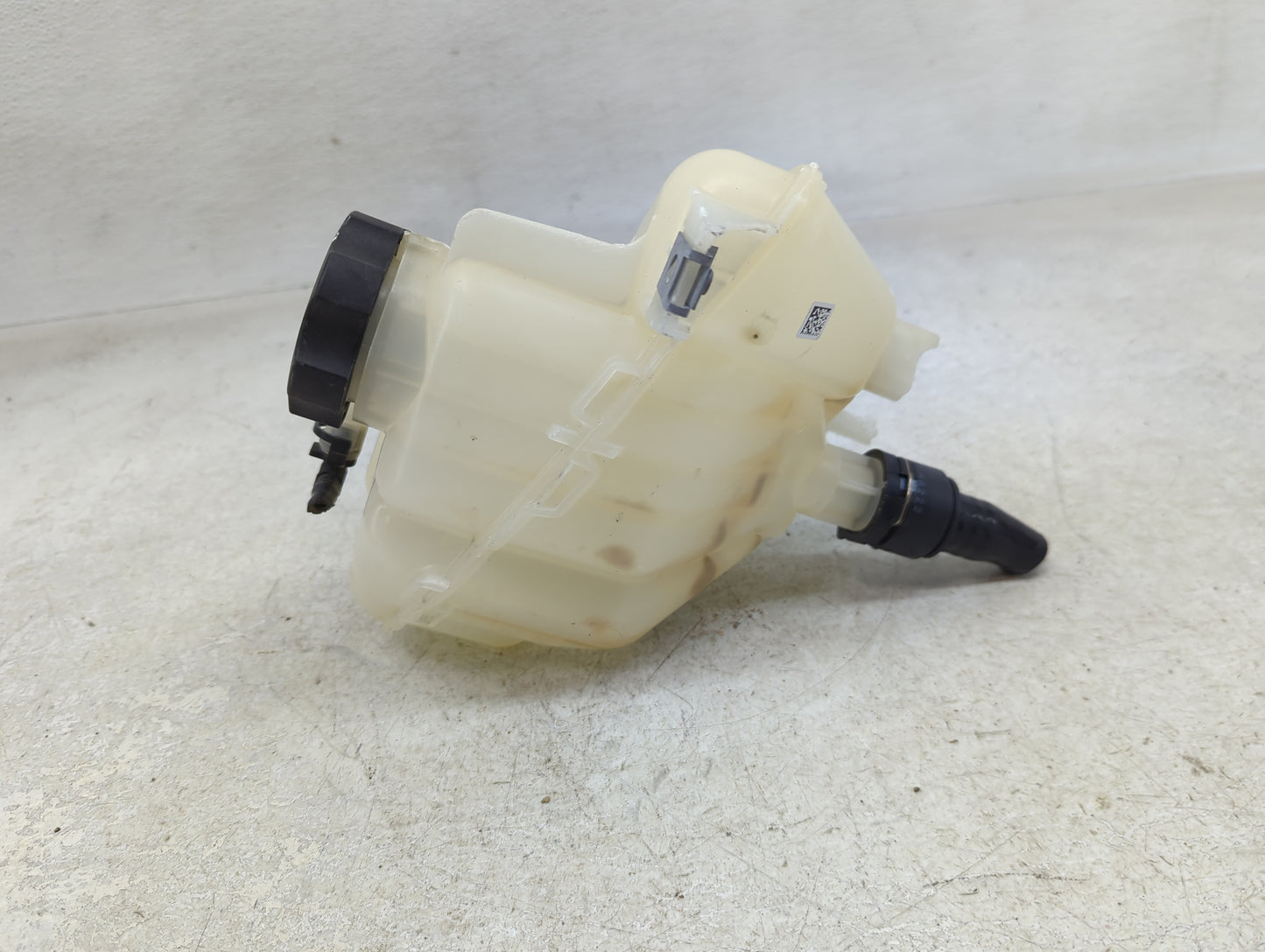 2022 Alfa Romeo Giulia Radiator Coolant Overflow Expansion Tank Bottle - Oemusedautoparts1.com