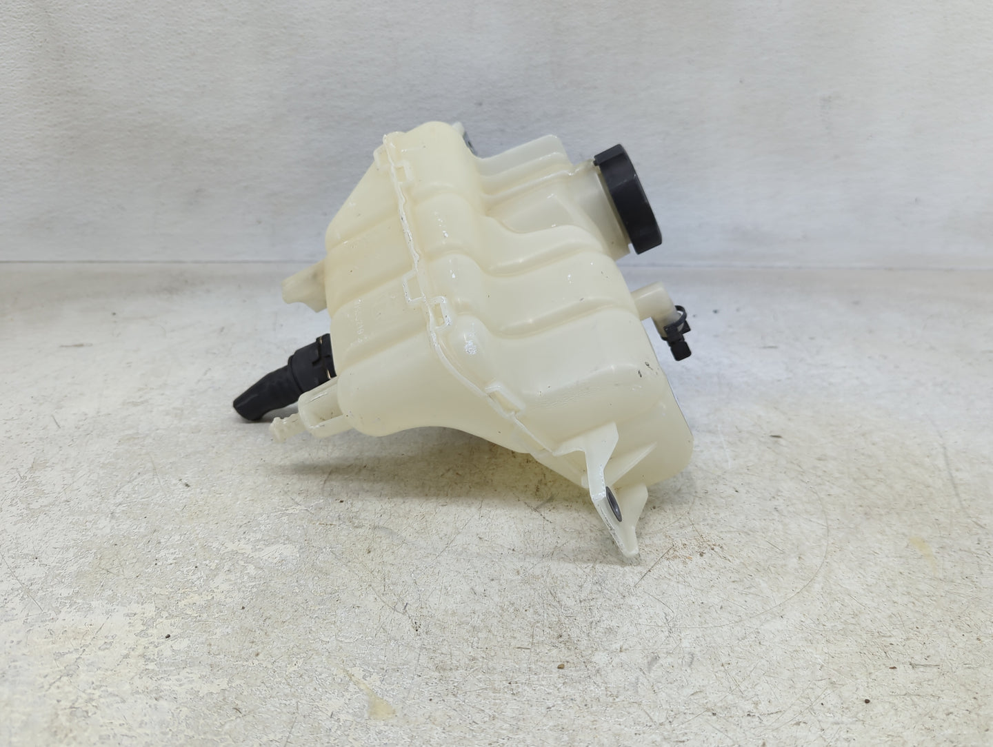 2022 Alfa Romeo Giulia Radiator Coolant Overflow Expansion Tank Bottle - Oemusedautoparts1.com