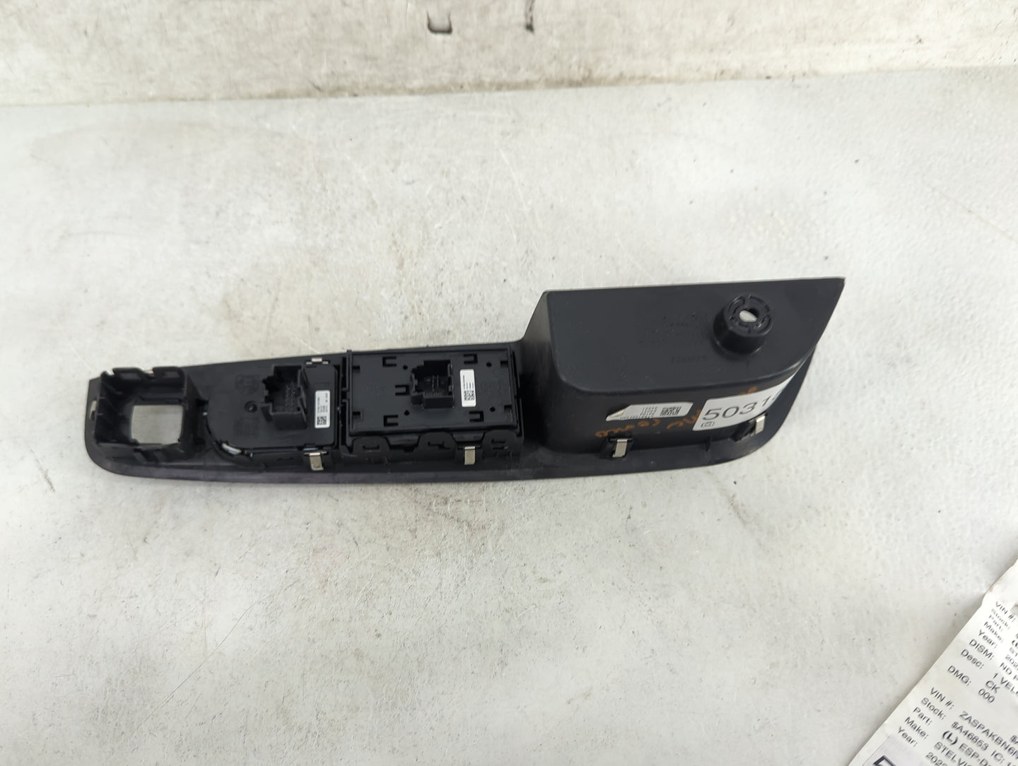 2022 Alfa Romeo Stelvio Master Power Window Switch Replacement Driver Side Left P/N:015612B5580 Fits Fits 2017 OEM Used Auto