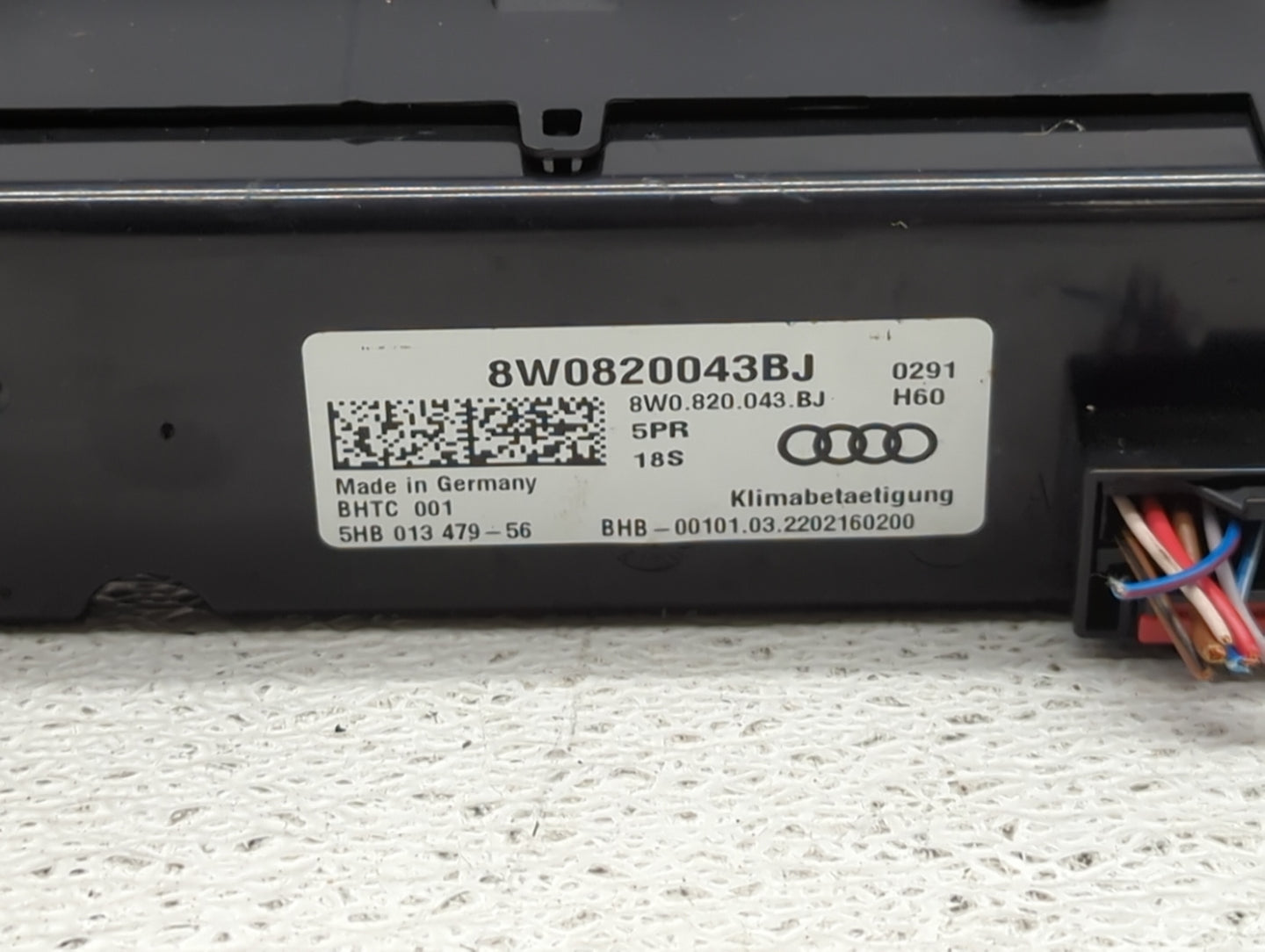 2020-2021 Audi A4 Climate Control Module Temperature AC/Heater Replacement P/N:8W0820043BJ Fits Fits 2020 2021 OEM Used Auto