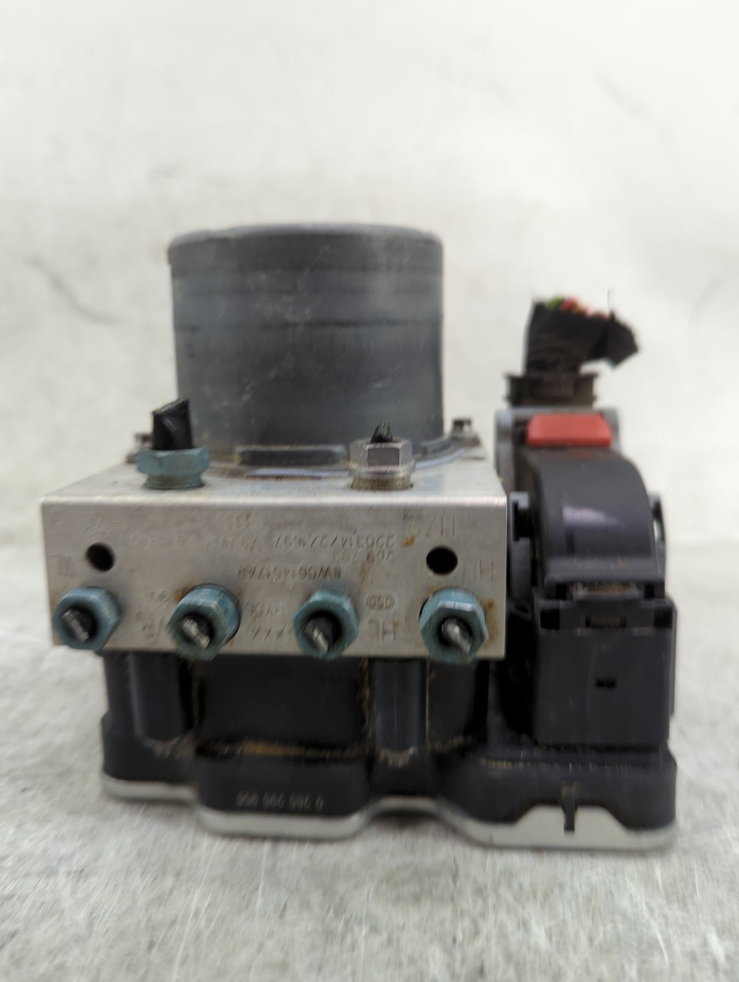 2022 Audi A4 ABS Pump Control Module Replacement P/N:8W0907379AR 8W0614517AB Fits OEM Used Auto Parts - Oemusedautoparts1.co