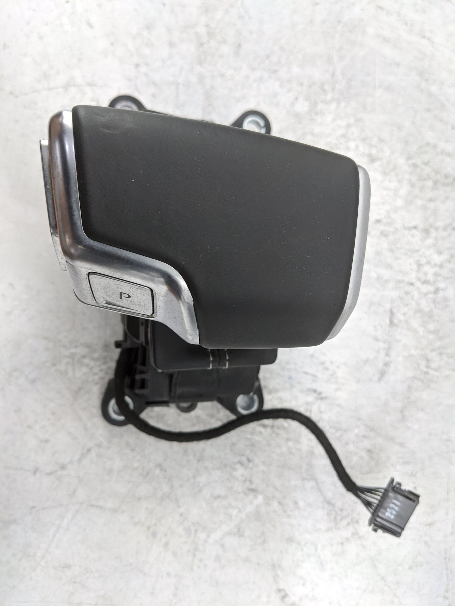 2022 Audi A6 Allroad Floor Console Assembly Shifter - Oemusedautoparts1.com
