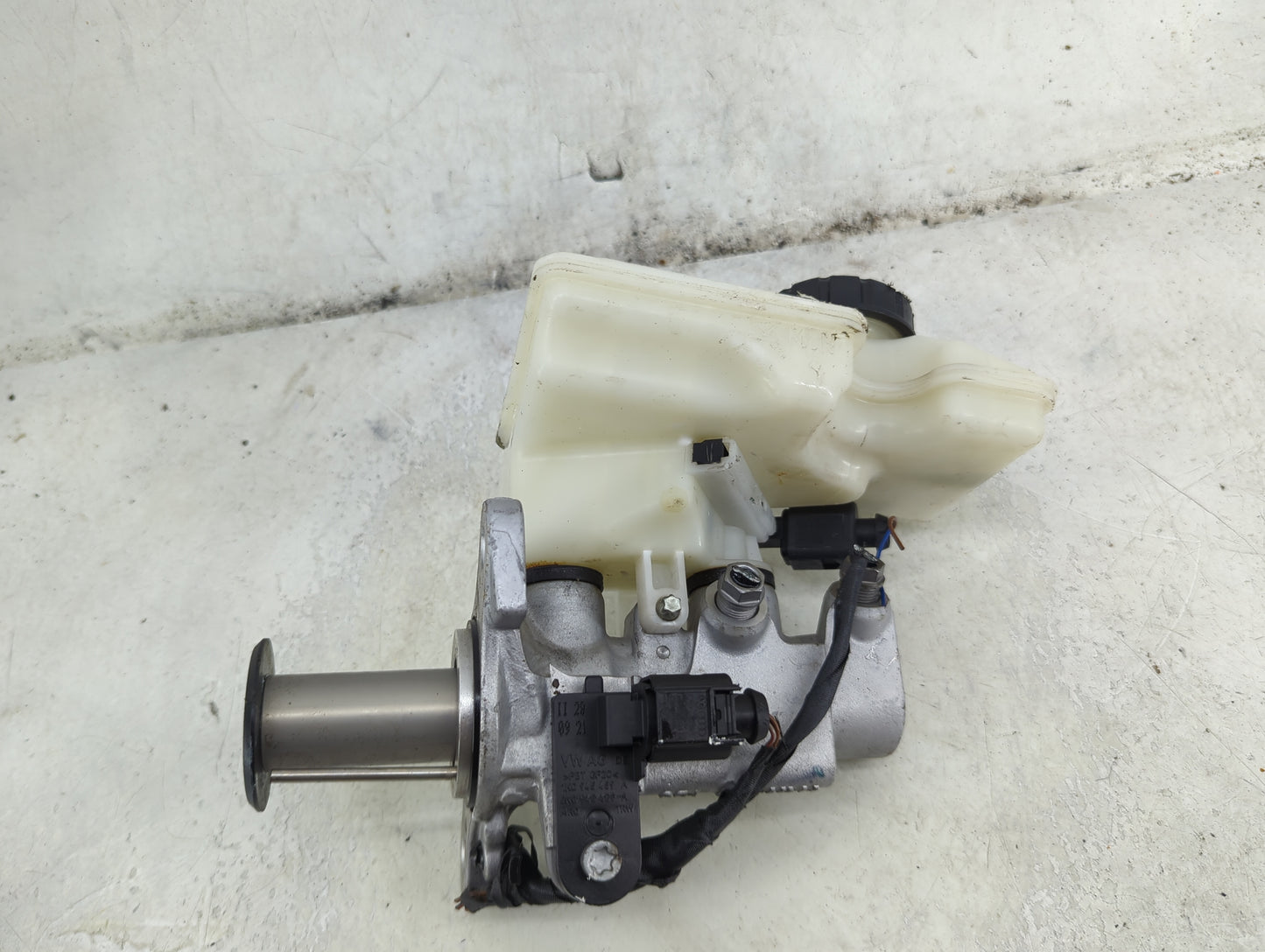 2019-2021 Audi Q3 Brake Master Cylinder - Oemusedautoparts1.com