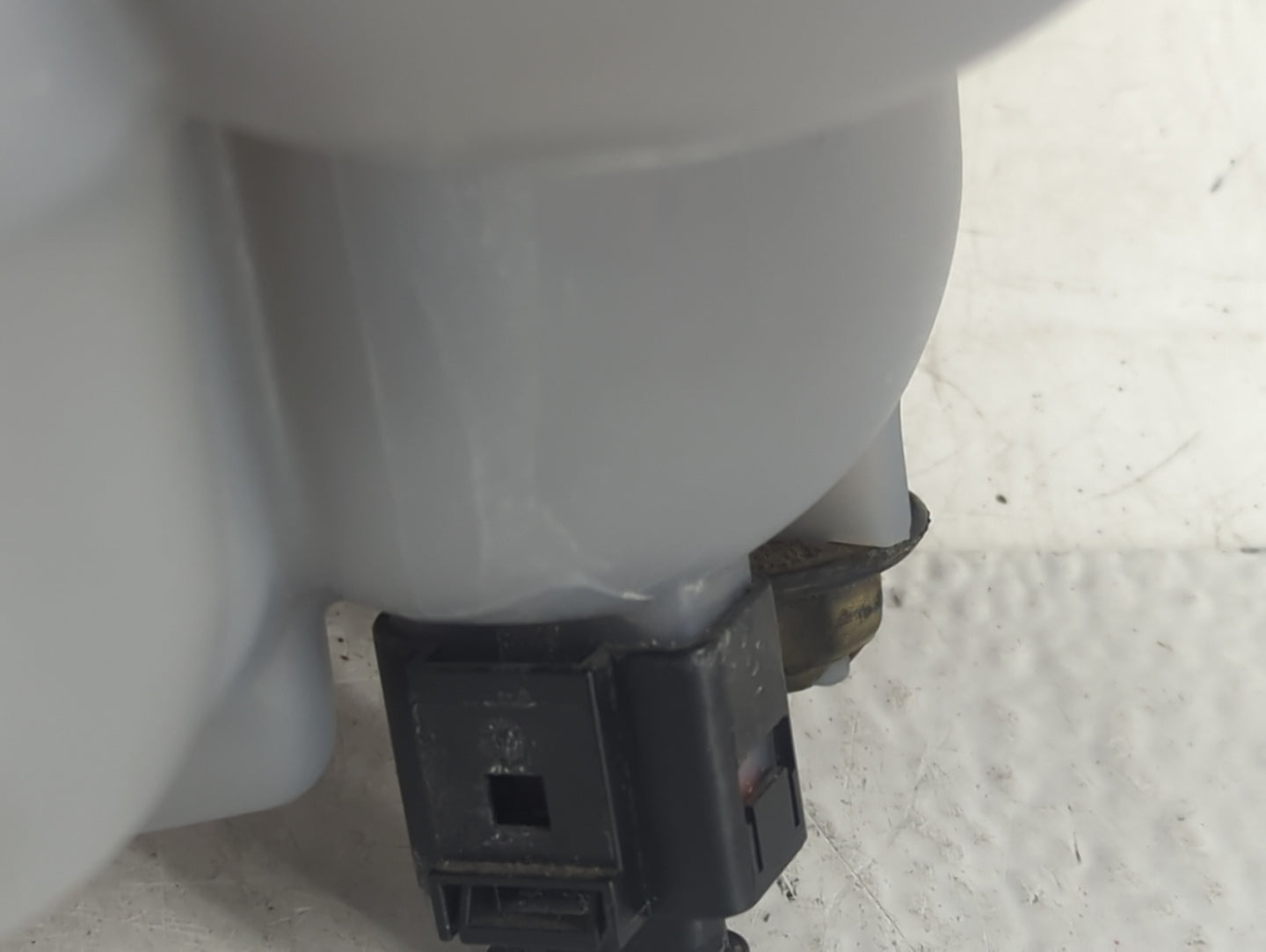 2020-2022 Audi Q7 Radiator Coolant Overflow Expansion Tank Bottle - Oemusedautoparts1.com