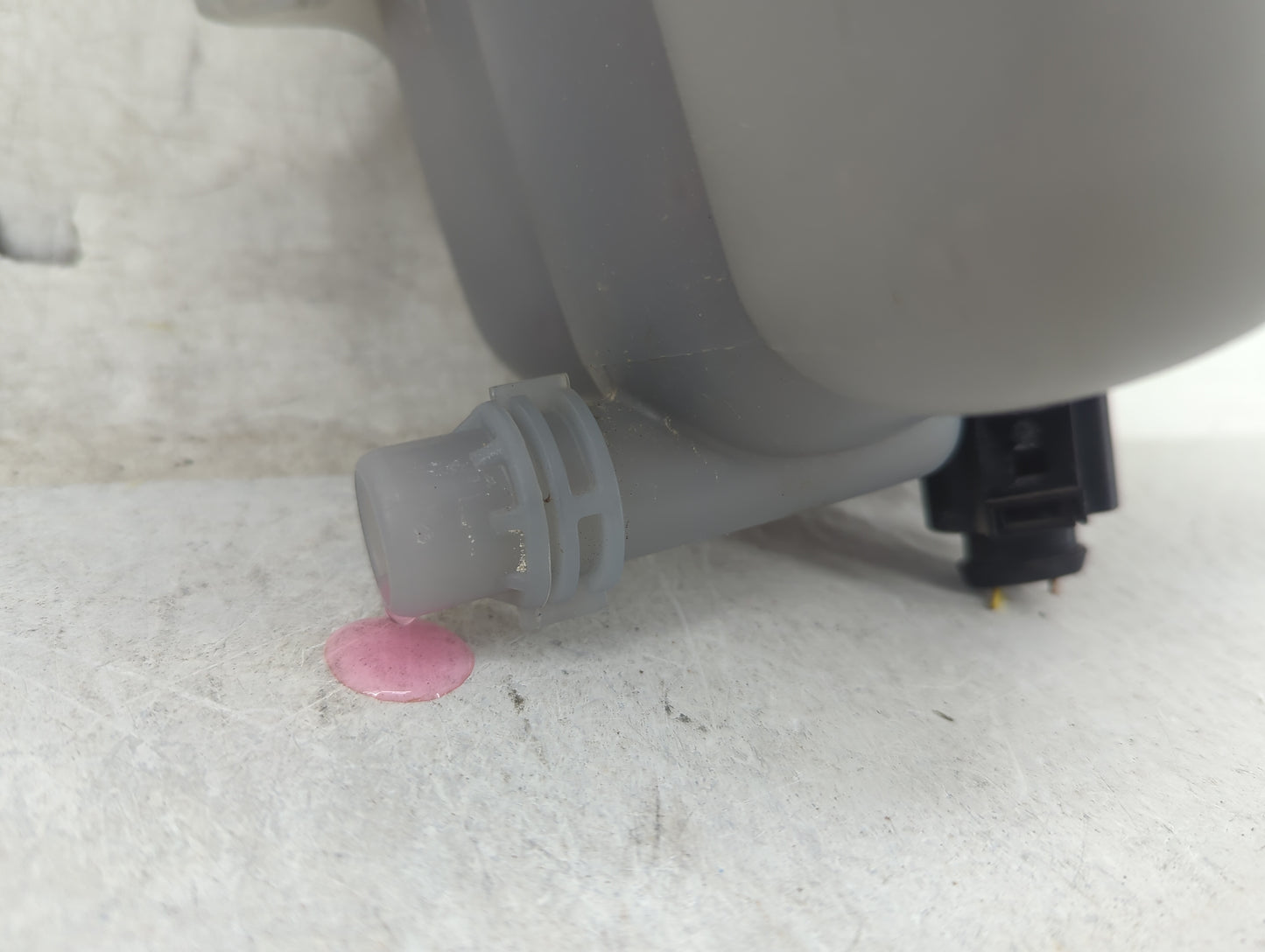 2020-2022 Audi Q7 Radiator Coolant Overflow Expansion Tank Bottle - Oemusedautoparts1.com