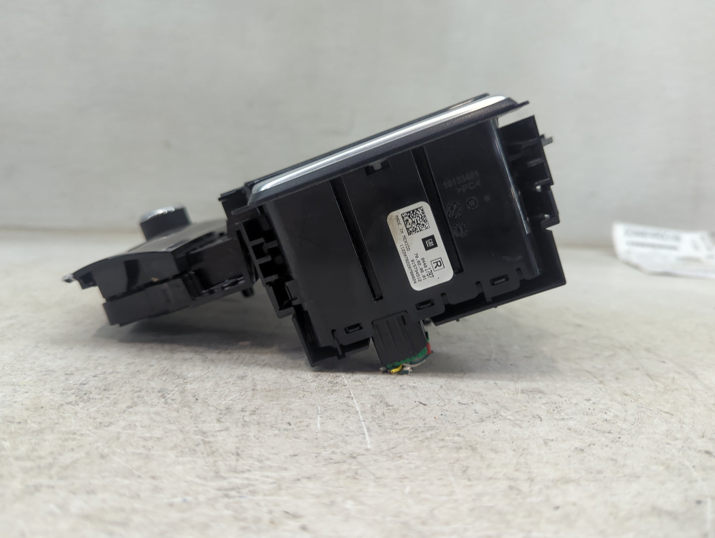 2022 Buick Enclave Radio AM FM Cd Player Receiver Replacement P/N:84401787 10133481 Fits OEM Used Auto Parts - Oemusedautopa